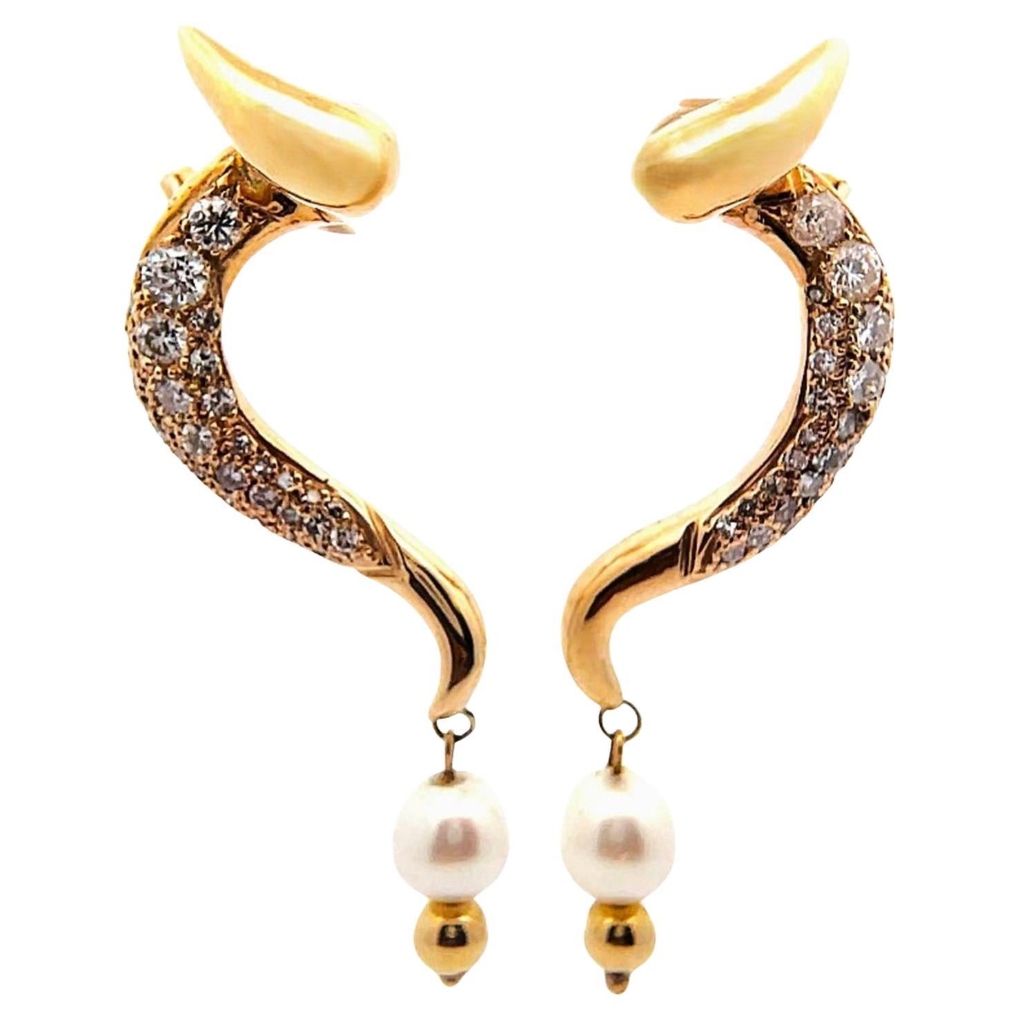 Designer 14K Yellow Gold 1.50 Carat Diamond 
Pearl Ribbon Omega Earrings im Angebot