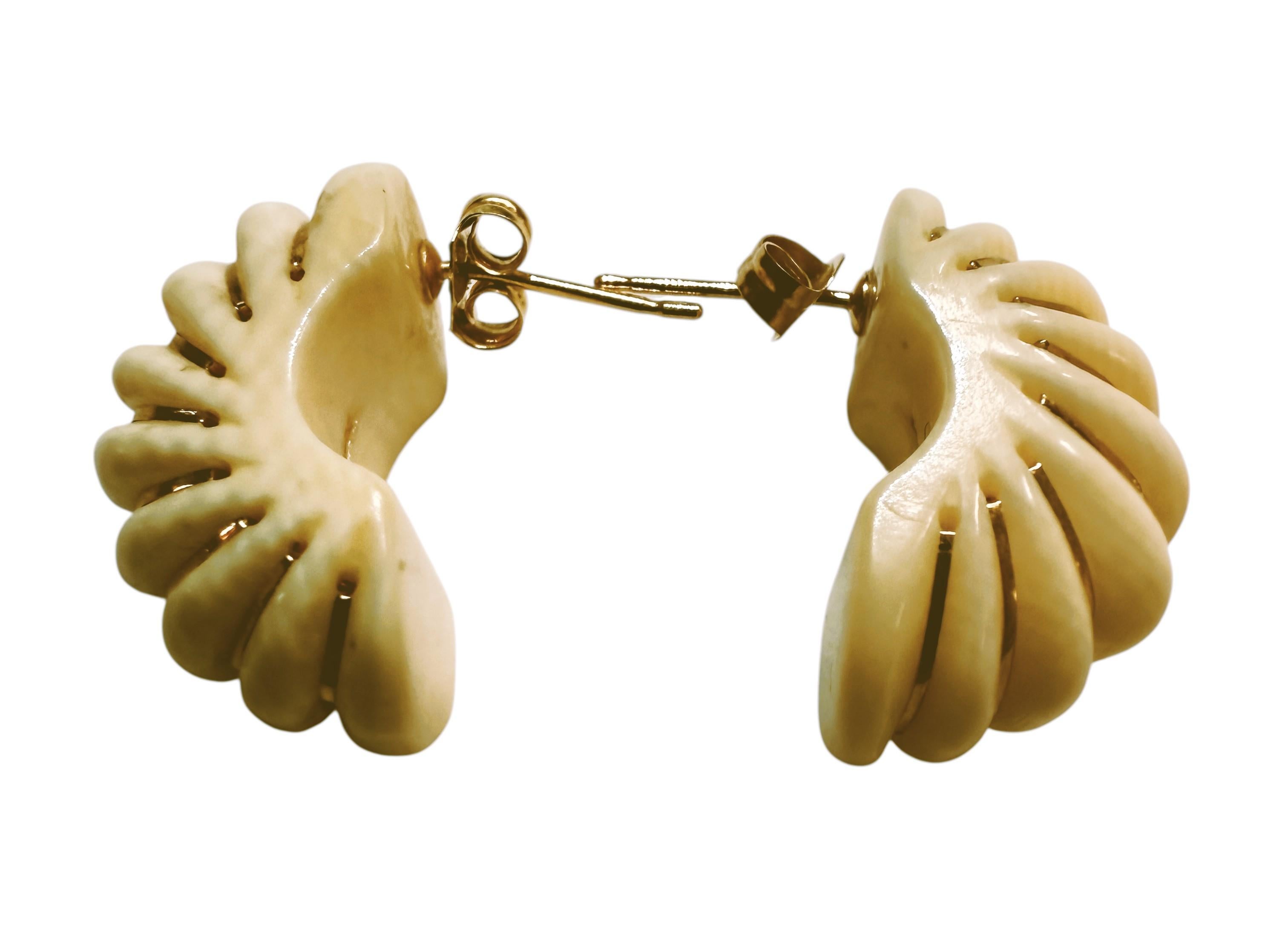 Designer 14k Yellow Inlaid Gold Dome Hard-stone Wire Inlay Earrings Post in vendita 3