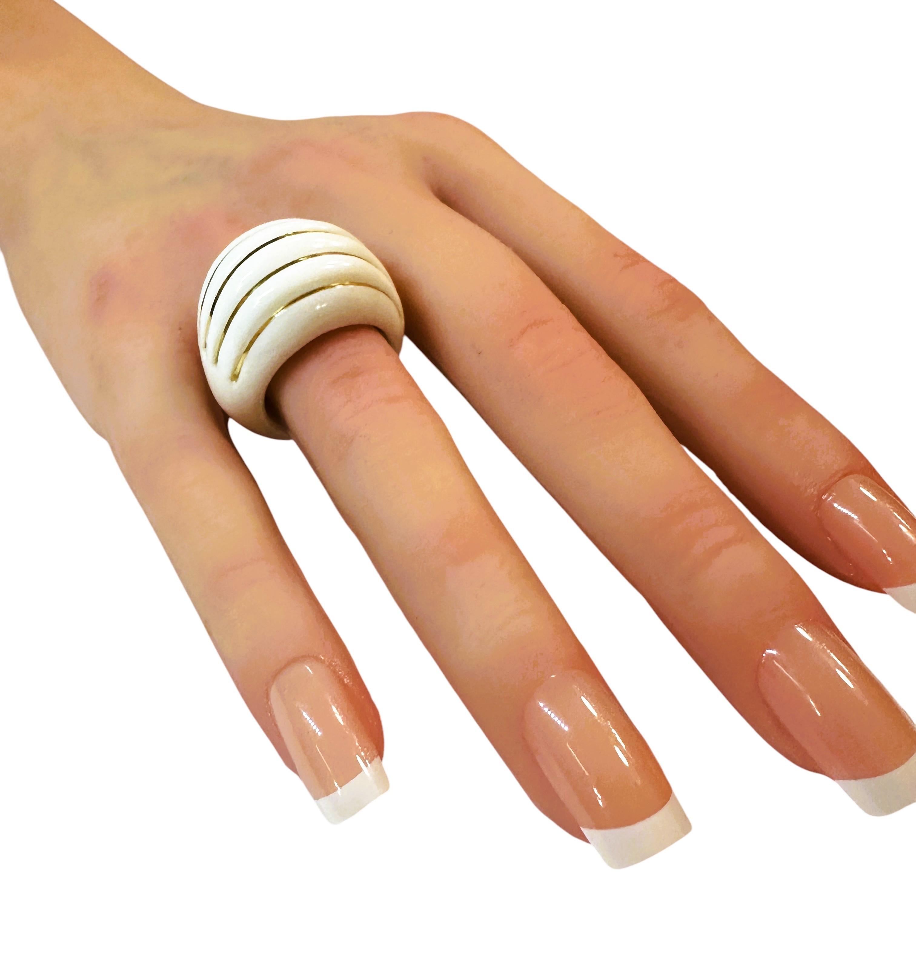 Bague à dôme en or jaune 14k incrusté, poinçonnée Milor Italie Taille 8.5 en vente 3