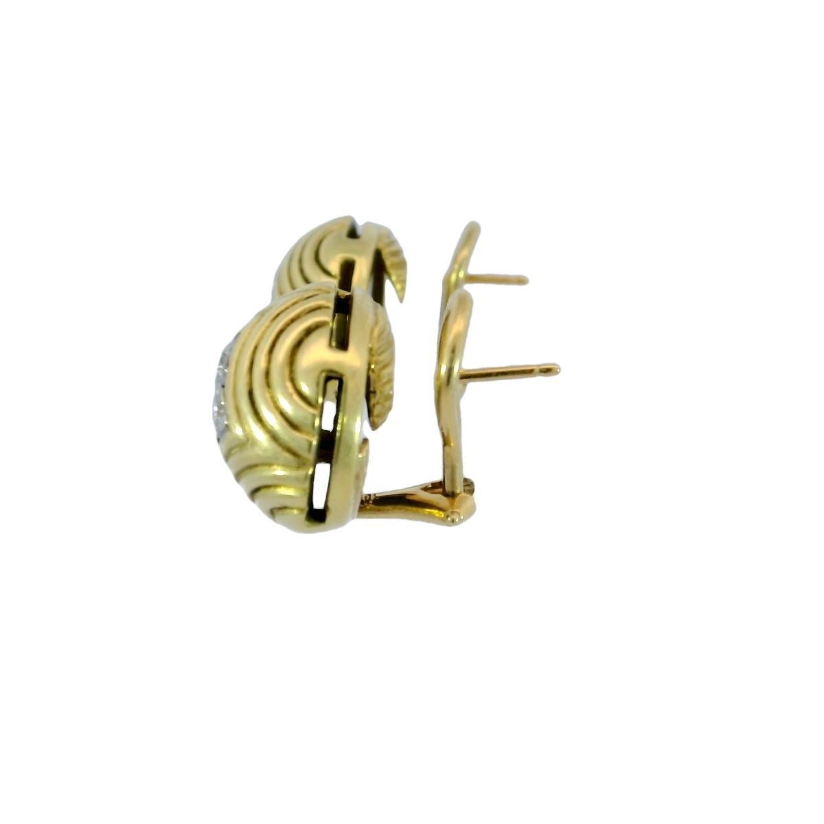 Donna Orecchini a bottone con diamanti in 18 carati di MAZ Omega Clip Back ~.24ctw in vendita