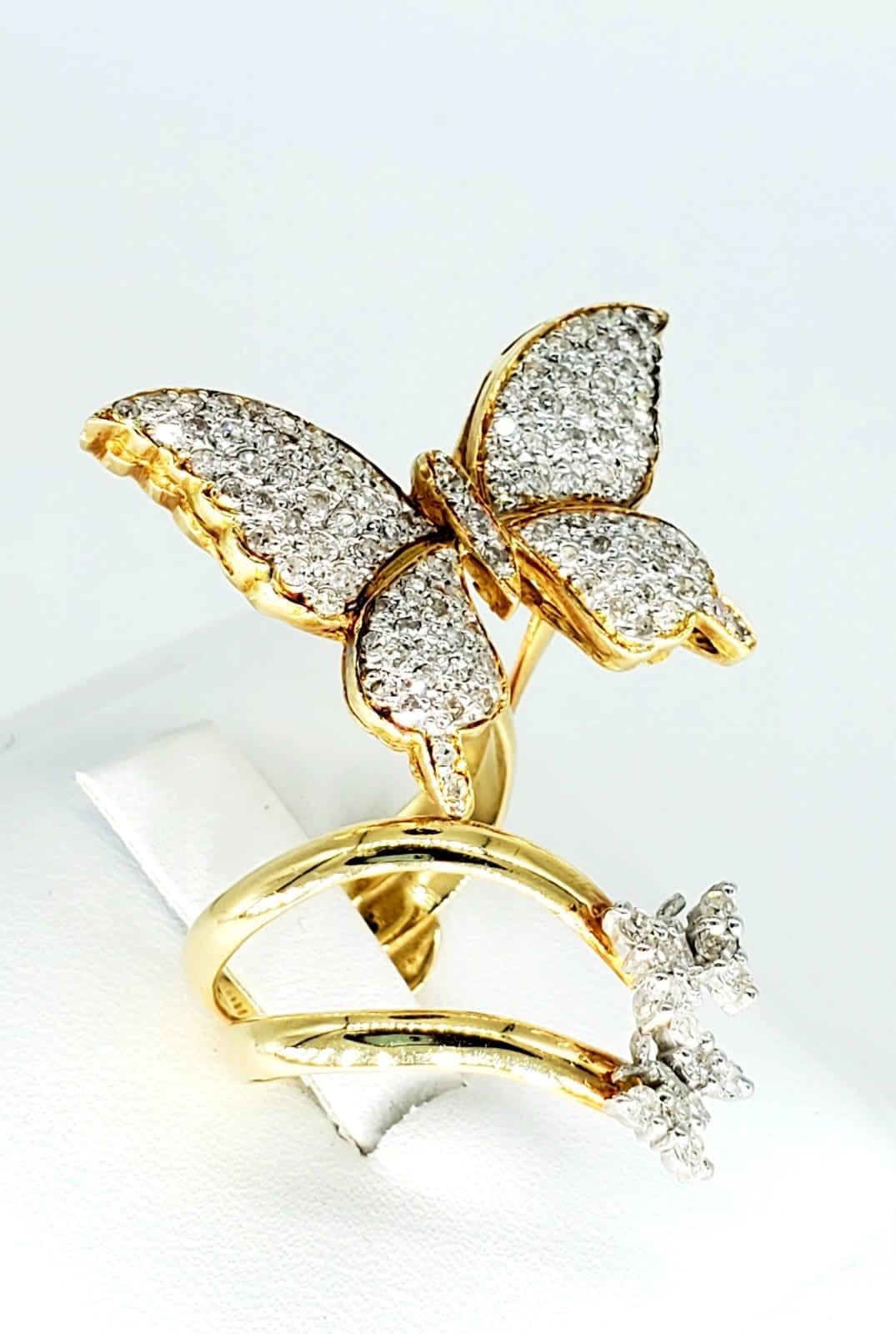 Designer 18k Gold & 1,50 Karat Diamant Schmetterling Ring. Der Ring ist atemberaubend und wirklich schön, das Bild wird ihm nicht gerecht. Der Ring hat runde weiße Diamanten mit einem Gewicht von ca. 1,50 Karat und ist aus massivem 18 Karat Gelbgold