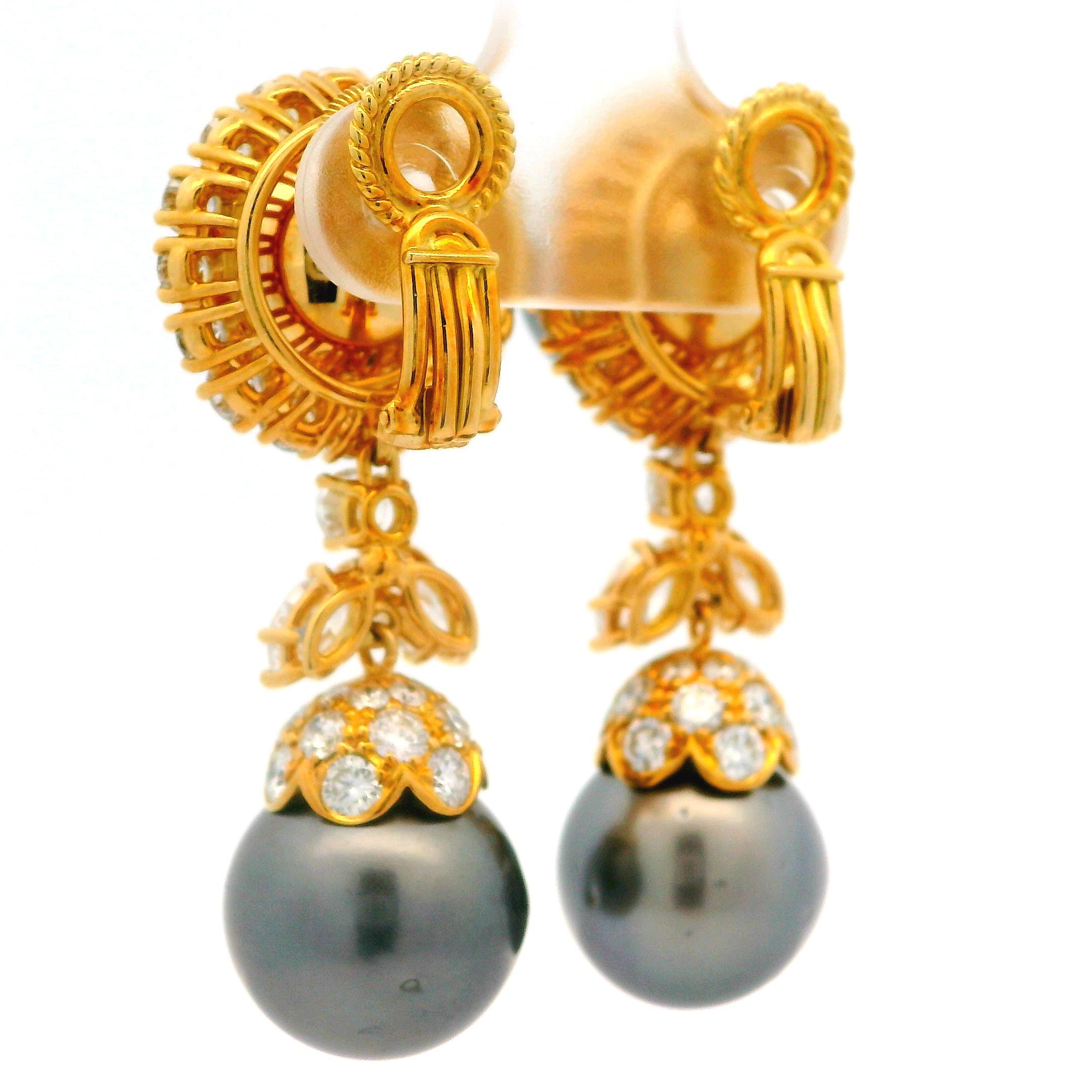 Orecchini pendenti con perle di Tahiti e diamanti in oro giallo 18 carati di design GIA In condizioni ottime in vendita a Montclair, NJ