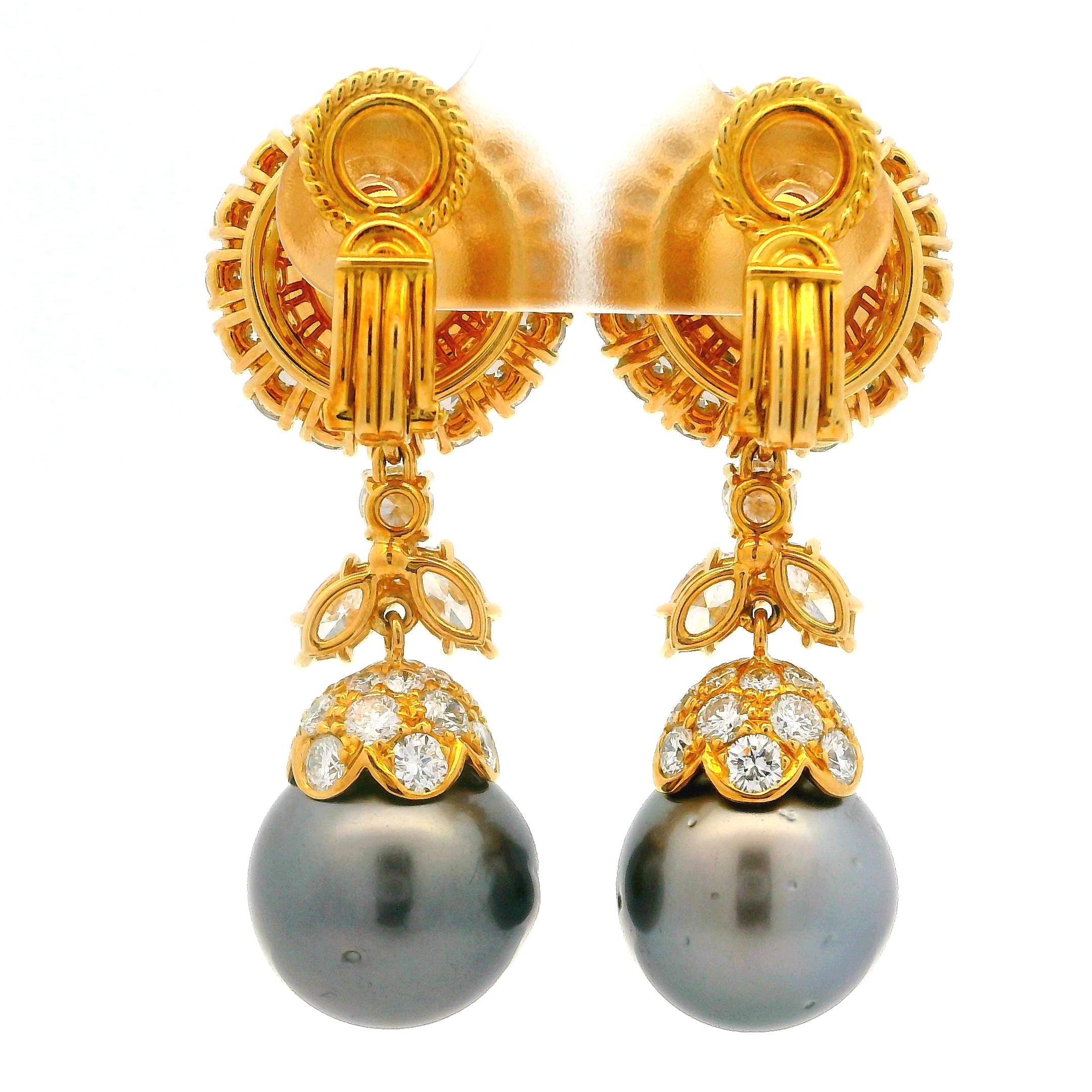 Donna Orecchini pendenti con perle di Tahiti e diamanti in oro giallo 18 carati di design GIA in vendita