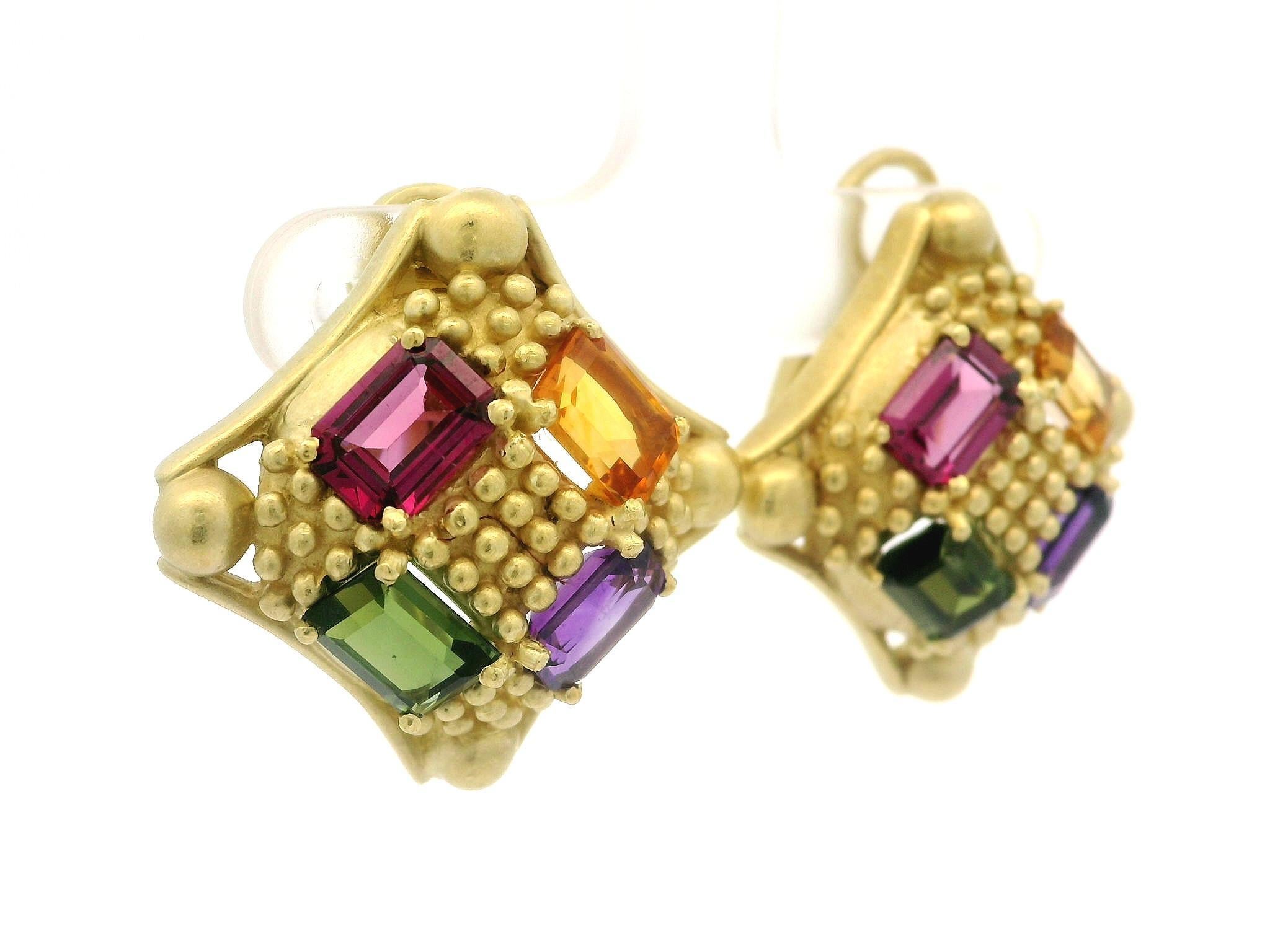 Pendientes cuadrados con cuentas de piedras preciosas multicolor de oro amarillo de 18k de diseño en venta 1