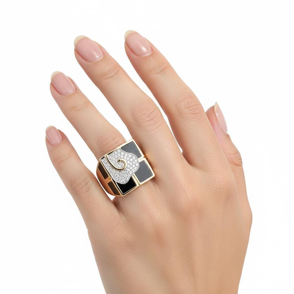 Cette bague de créateur saisissante témoigne d'un art contemporain audacieux. Elle a été fabriquée de manière experte en or jaune et blanc brillant de 18 carats et présente une forme géométrique carrée distinctive rehaussée de onze morceaux d'onyx