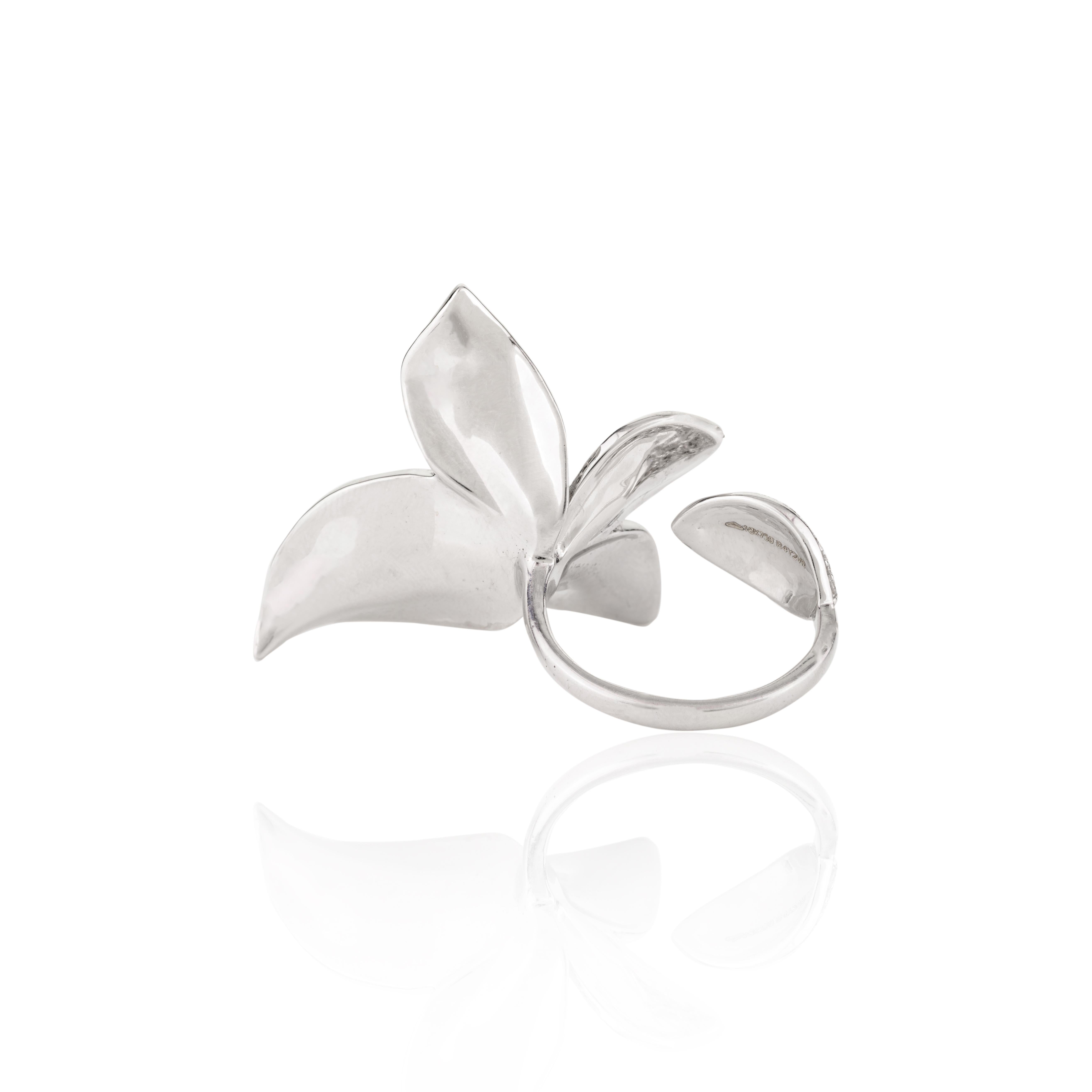 For Sale:  Designer 2 Carat Diamond Flower Cocktail Ring in 18k White Gold for Women 5
