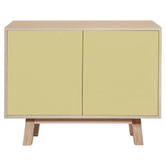 Designer-Schrank aus gelbem, niedrigem Holz, 2-türig, anpassbar, handgefertigt in Frankreich