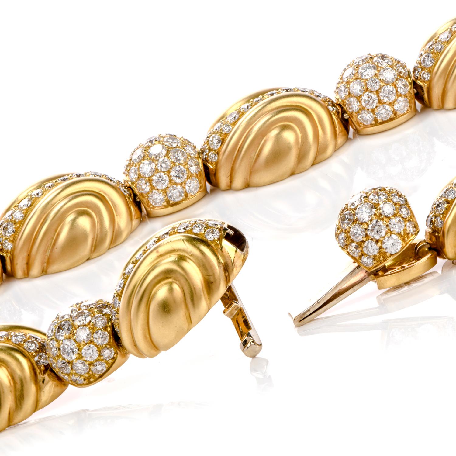 Round Cut Designer 20.30 Carat Diamond 18 Karat Gold Choker Necklace For Sale
