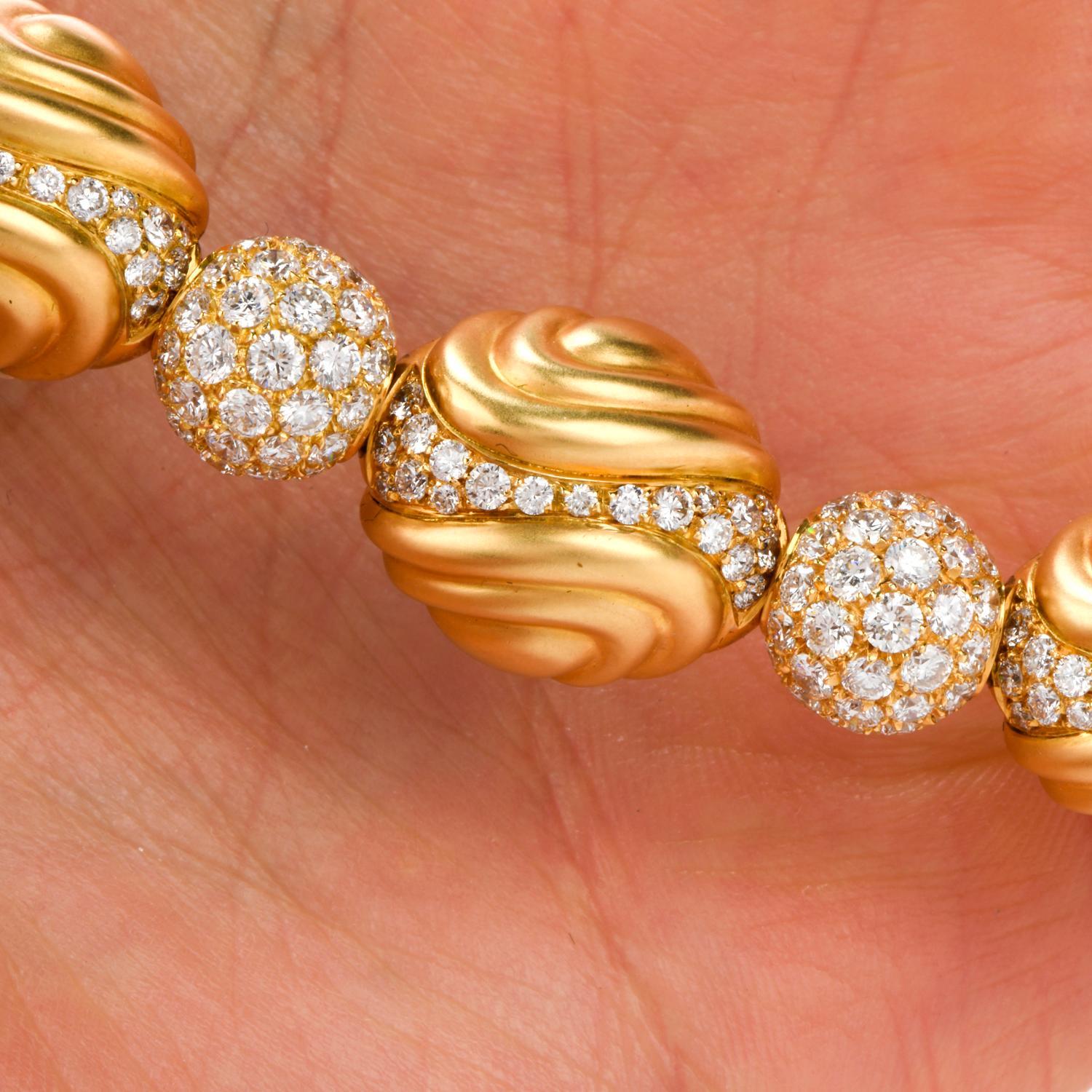 Collier ras du cou en or 18 carats et diamants de 20,30 carats de designer en vente 1
