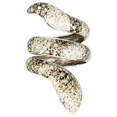Anillo de cascabel de diseño con diamantes de 3 quilates y 18 quilates