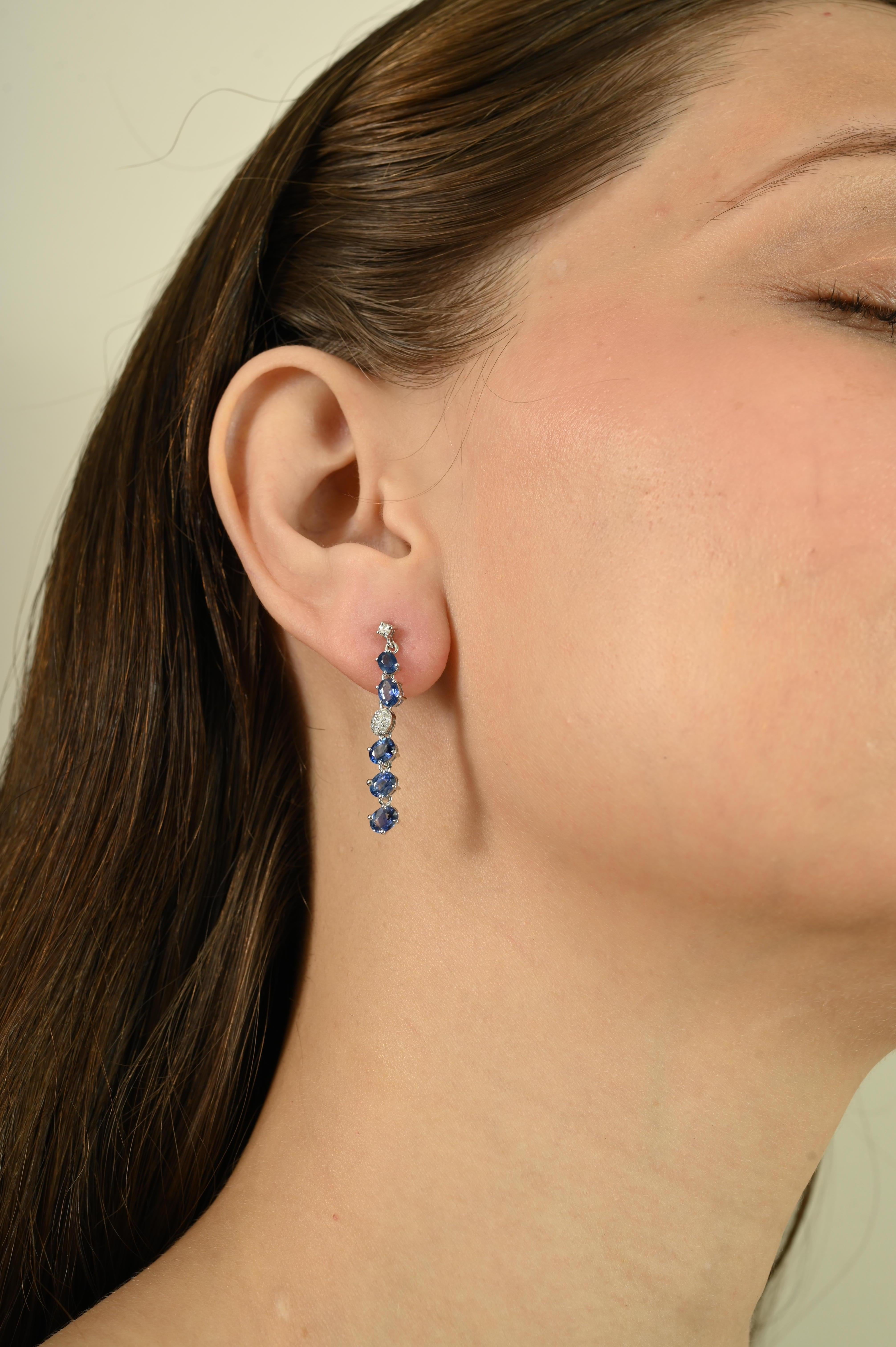 Orecchini di design con zaffiro blu e diamante da 3,27 carati in oro bianco 14k per donna in vendita 4