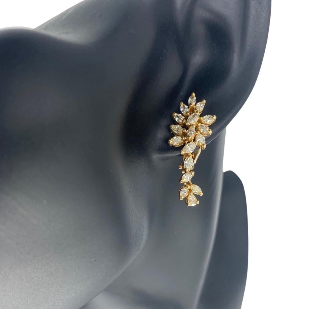 Taille Marquise Boucles d'oreilles fantaisie en or 18k avec feuilles et diamants en forme de marquise et de poire en vente