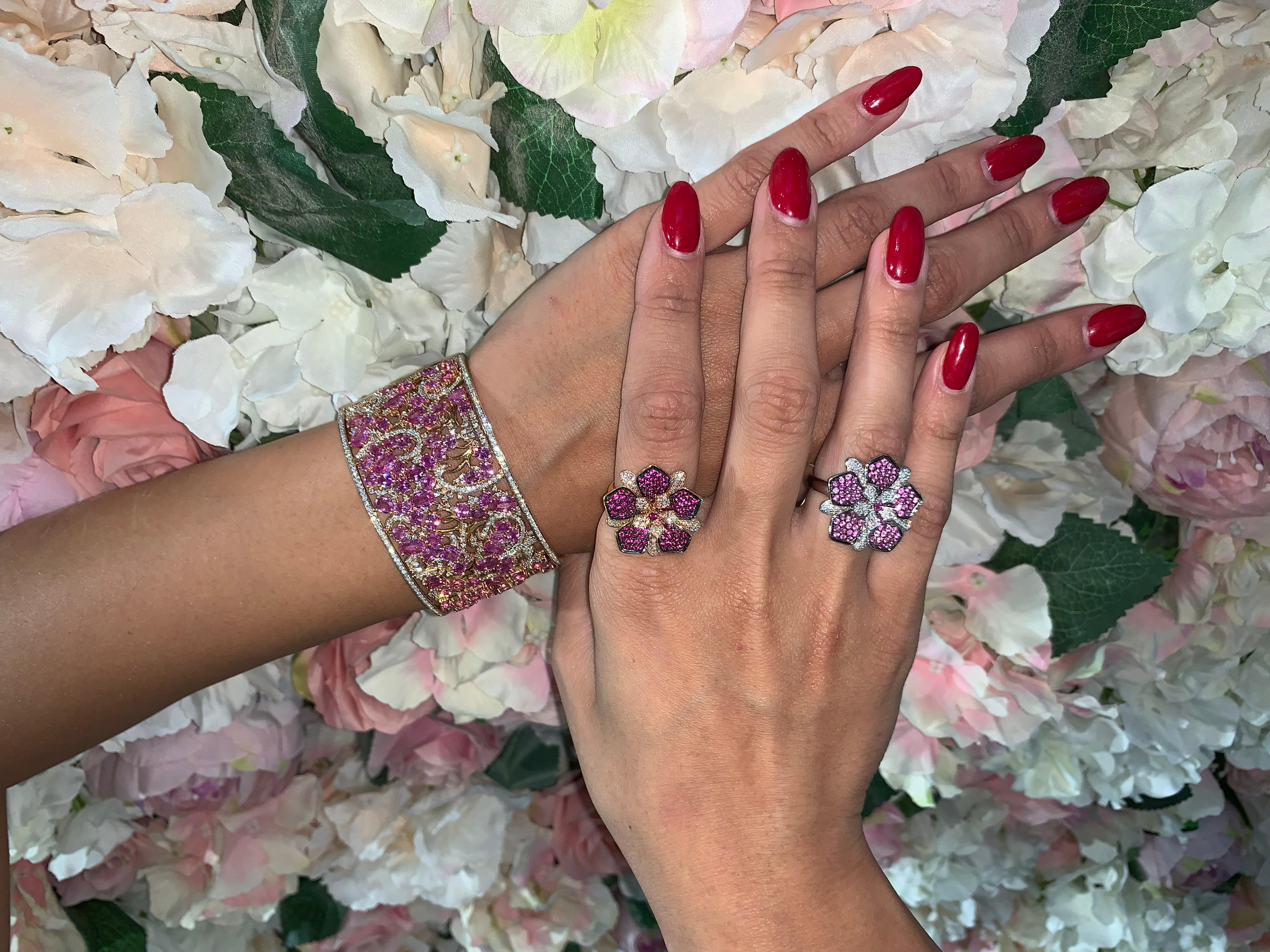 Designer-Armband aus 18 Karat Roségold mit 49,92 Karat rosa Saphiren und Diamanten (Art nouveau) im Angebot