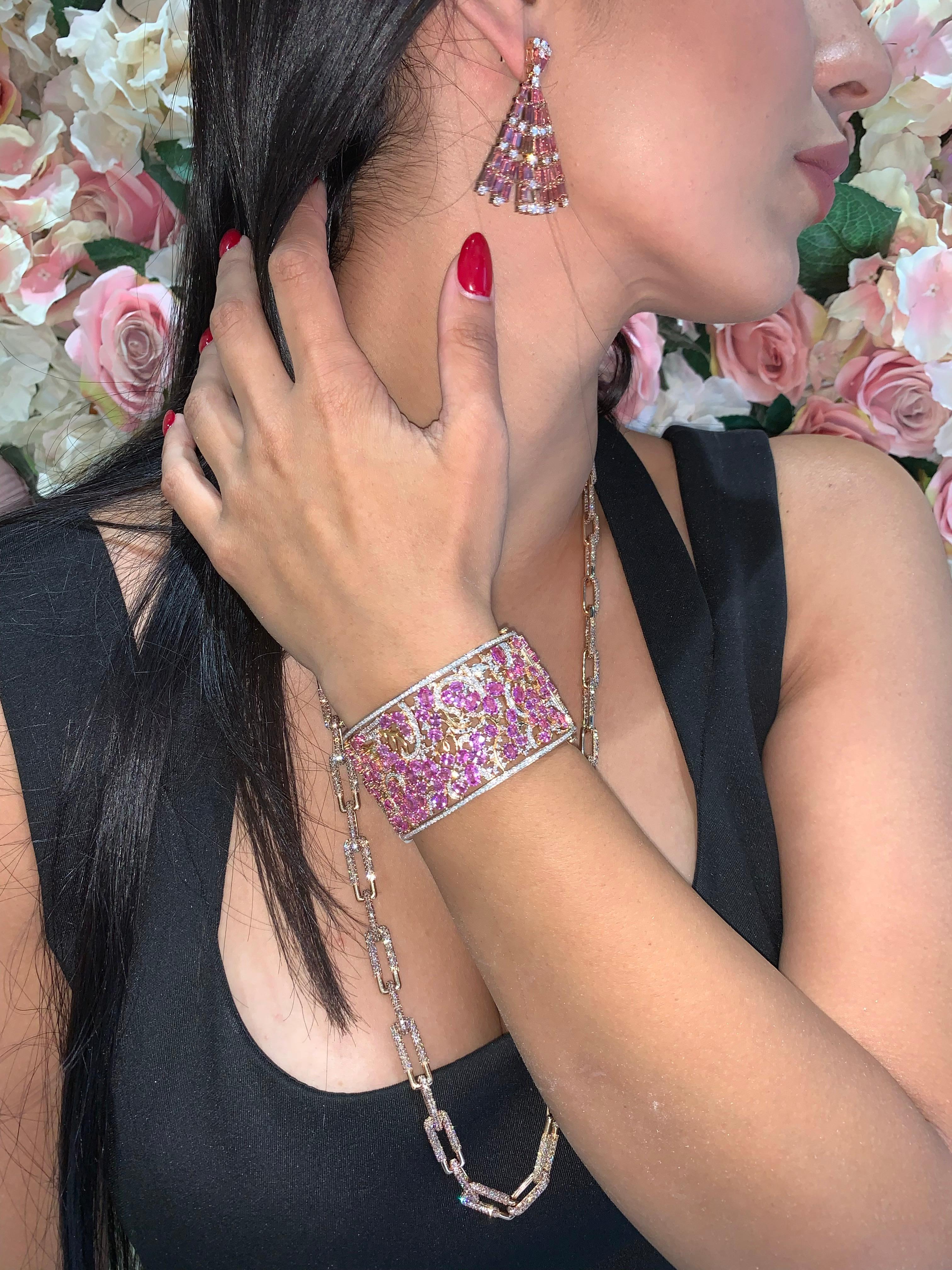 Designer-Armband aus 18 Karat Roségold mit 49,92 Karat rosa Saphiren und Diamanten (Ovalschliff) im Angebot