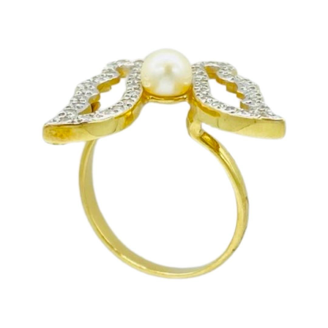 Designer Pearl Butterfly and 0.50 Total Carat Diamonds Cocktail Ring 18k In Excellent Condition For Sale In Miami, FL