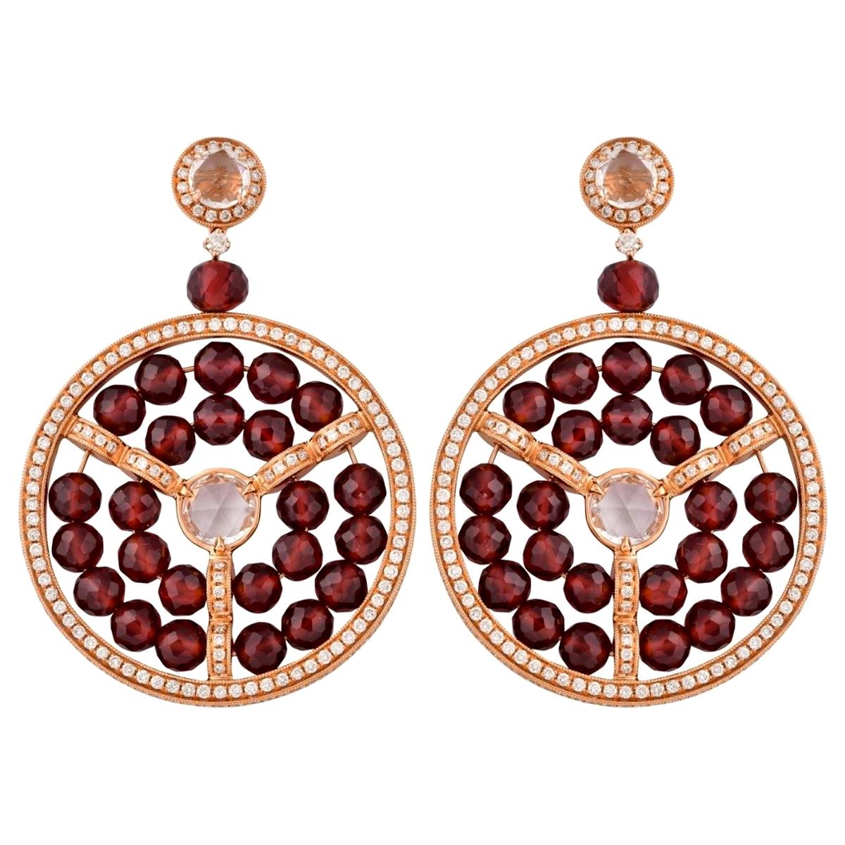 Boucles d'oreilles de créateur en or rose 18 carats avec grenat rouge de 62,18 carats et diamants