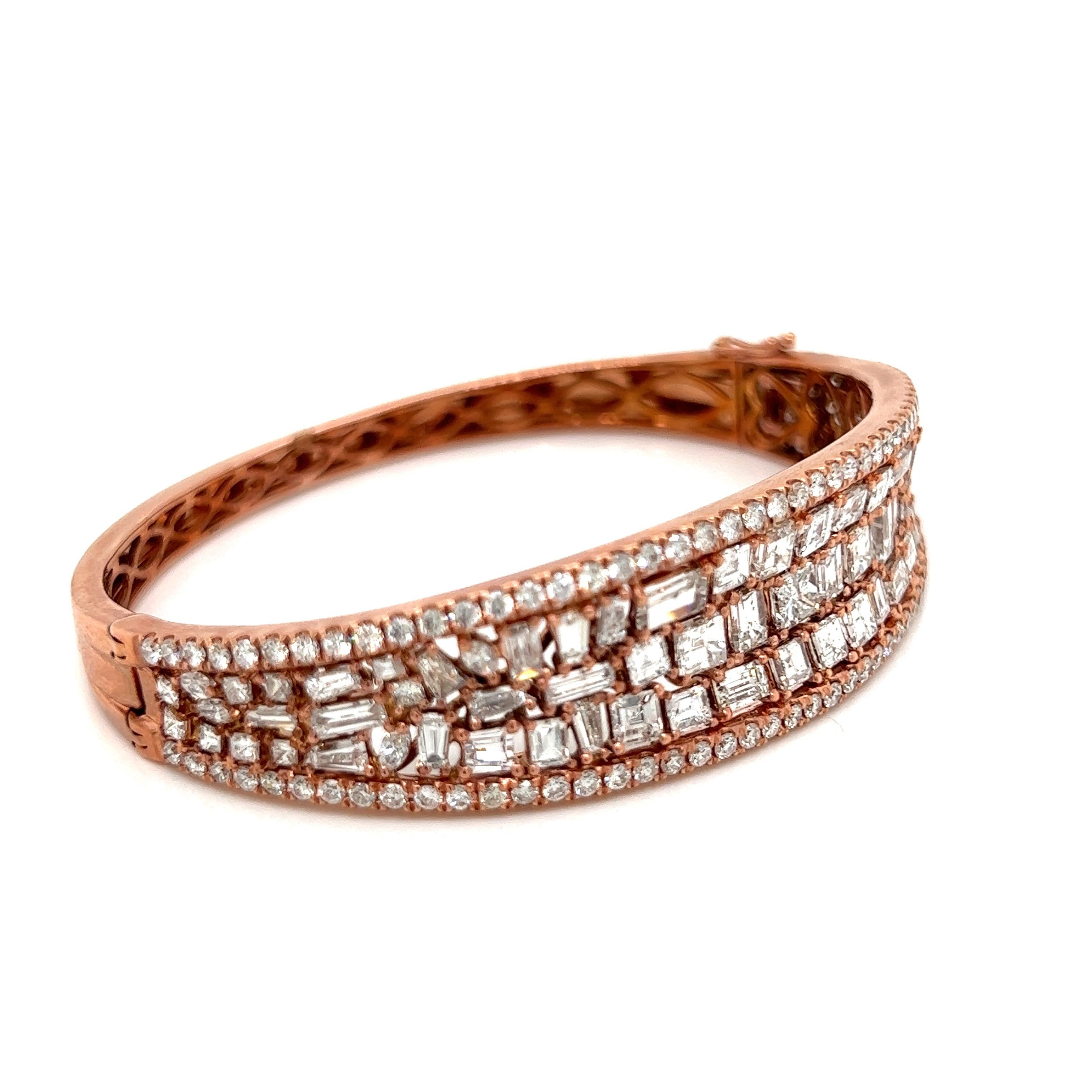 Taille ronde Bracelet jonc de créateur en or rose et diamants 9,20 carats en vente