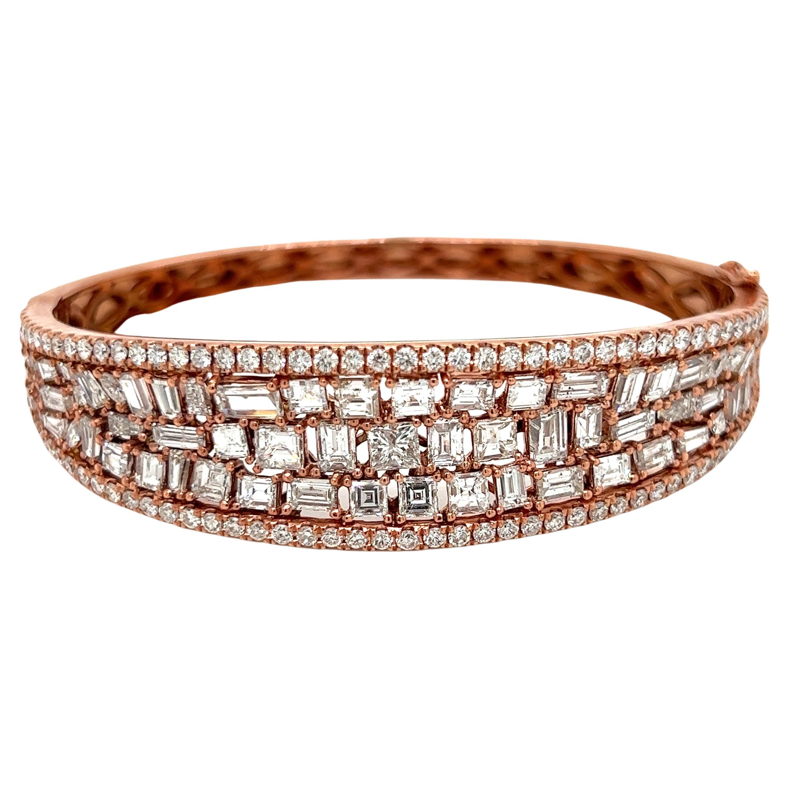 Bracelet jonc de créateur en or rose et diamants 9,20 carats en vente