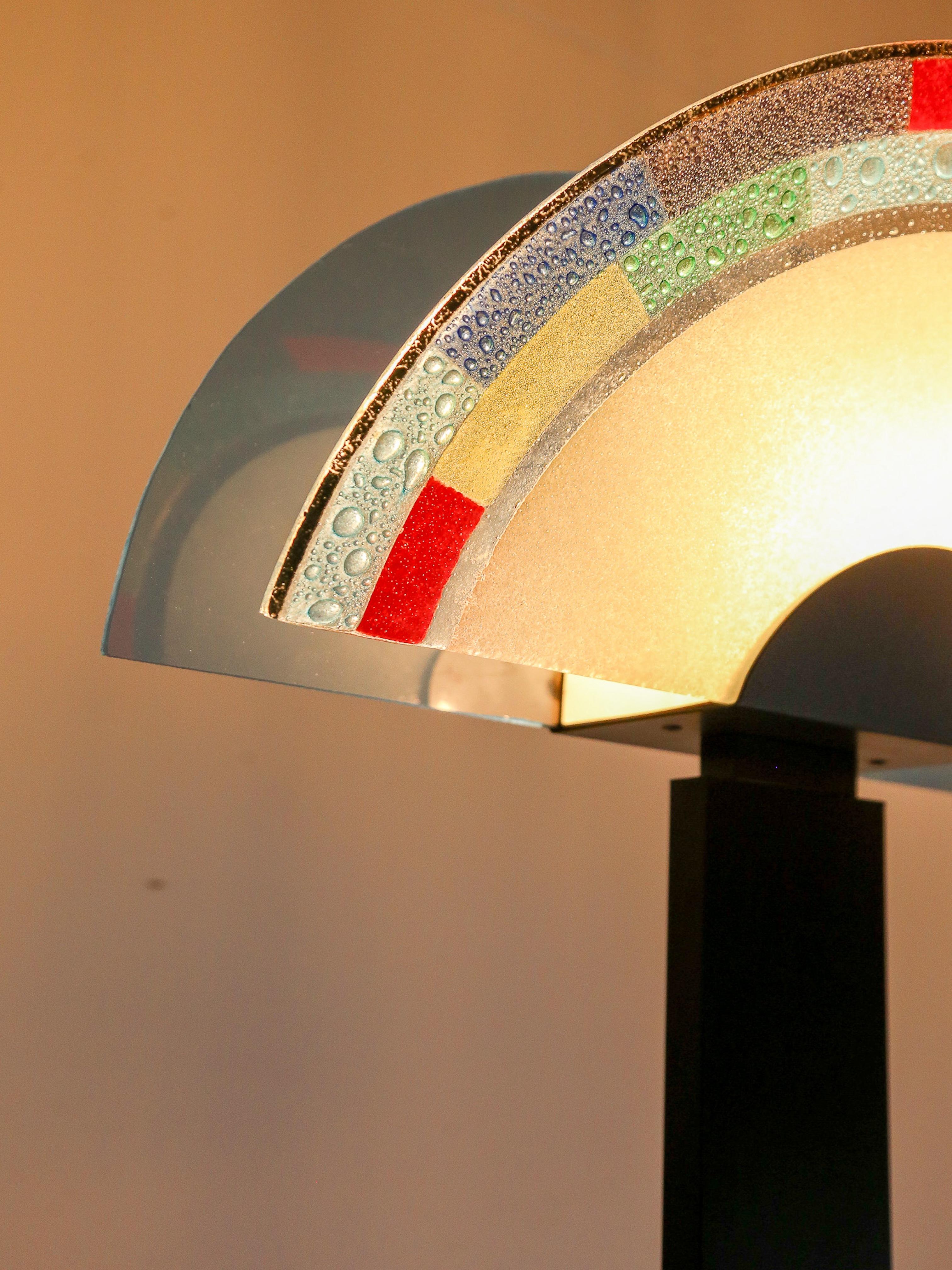 Lampadaire en verre de Murano et métal noir par AV Mazzega Murano 1