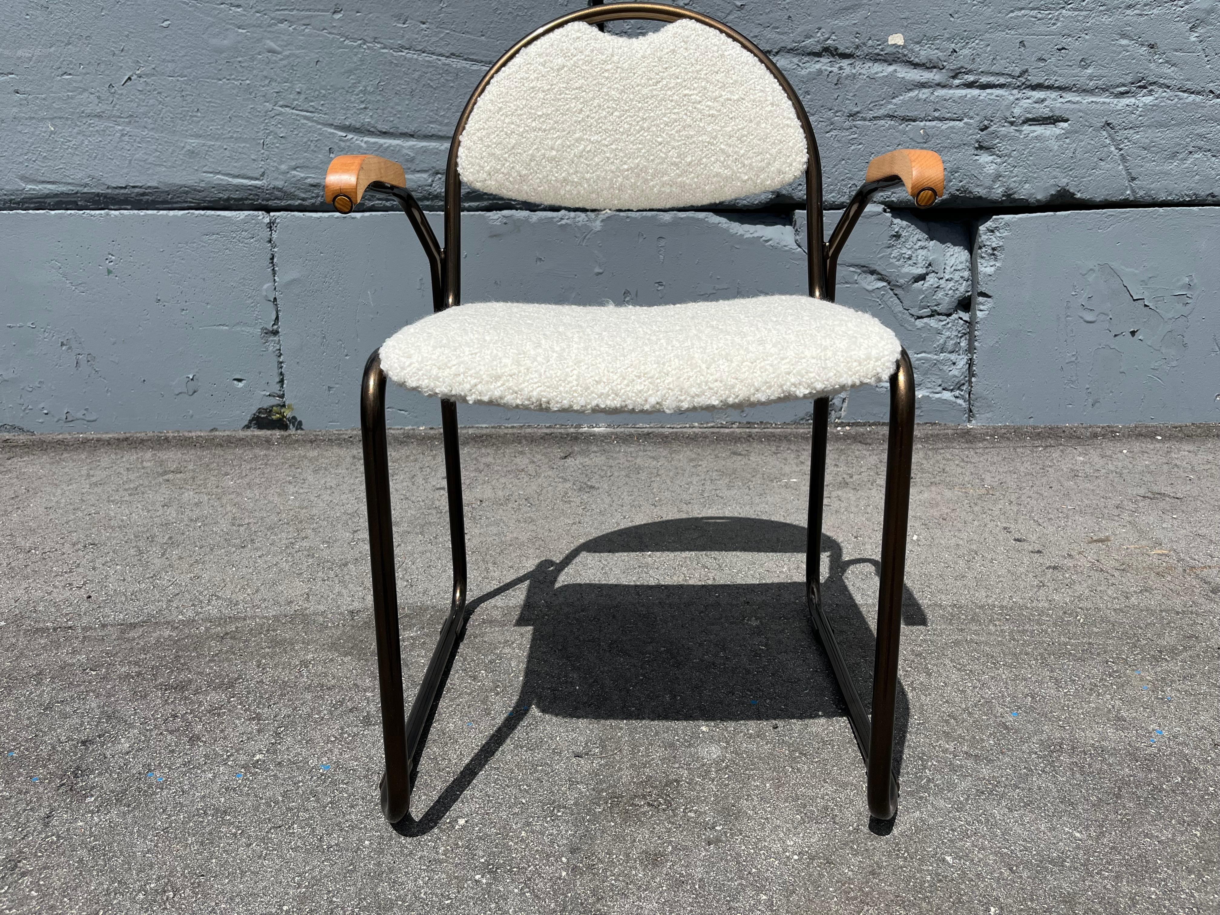 Poltrona di design, Bronzo, Boucle Kravet Avorio, Made in Italy in vendita 1