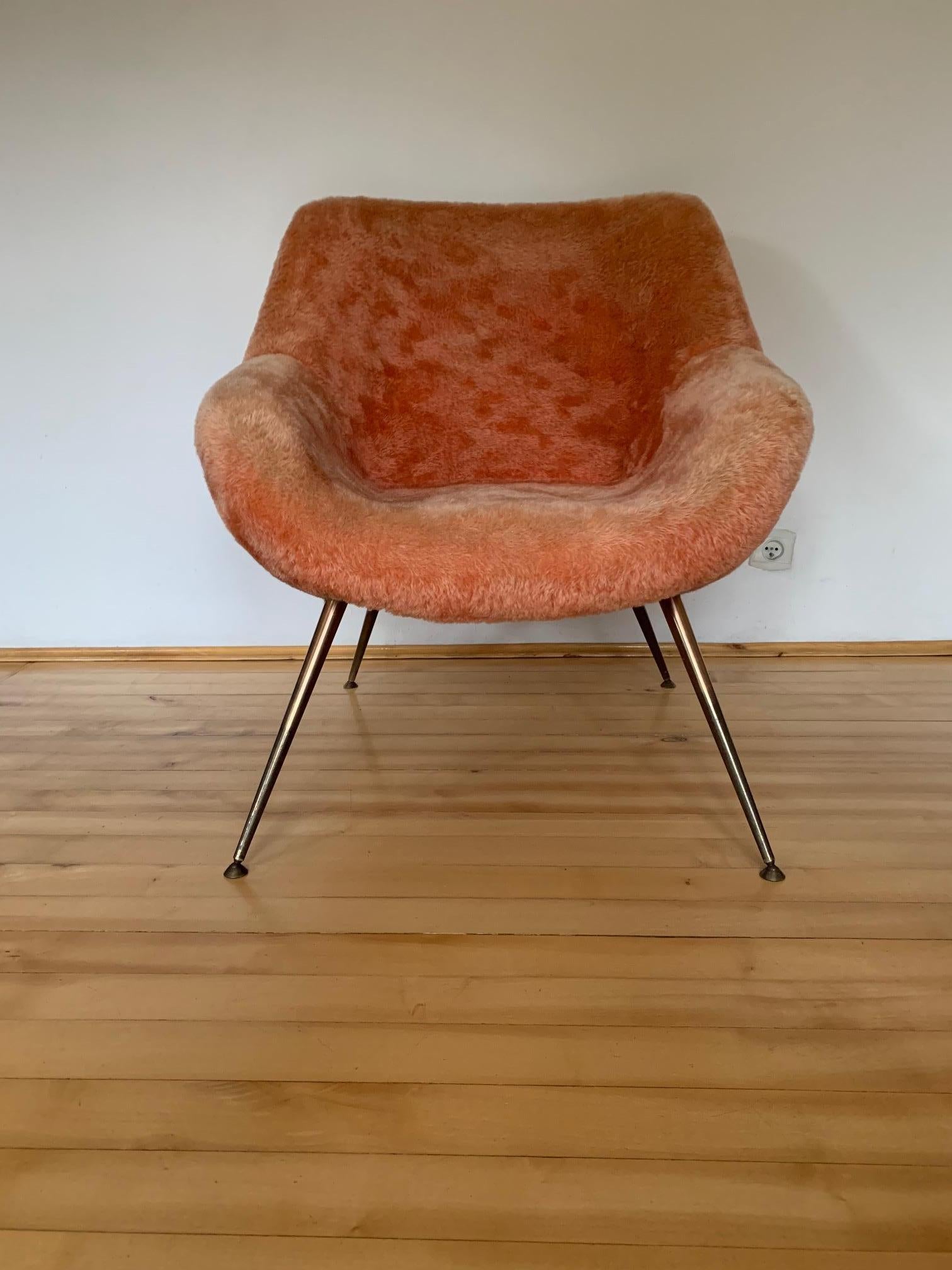 Fritz Neth designer armchair from Correcta from the 1950s in its original condition, without renovation. Armchairs of the first generation and preserved in their original design by Fritz Neth is a great rarity. Airy and at the same time large size