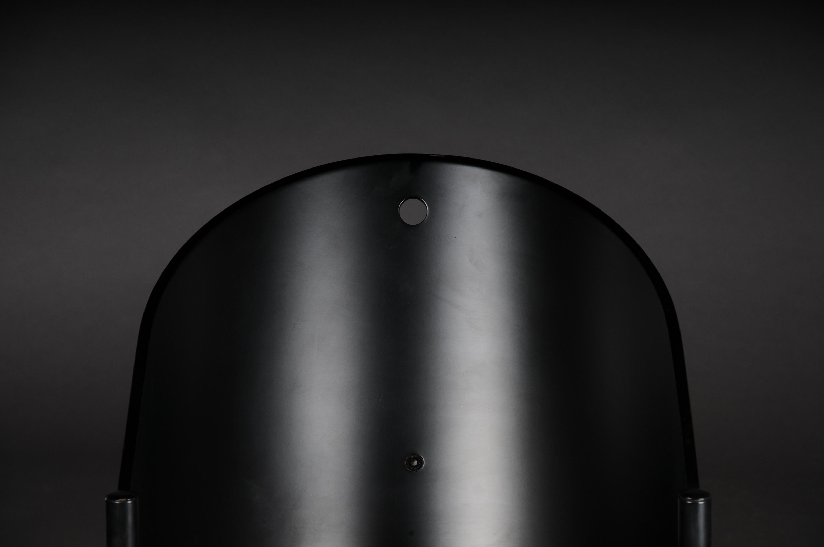 Designer-Sessel Philippe Strack, schwarz.

Schwarzer Sessel oder Sessel Modell Pratfall entworfen von Philippe Starck.
Bitte beachten Sie die detaillierten Fotos für den Zustand.

(C-169).