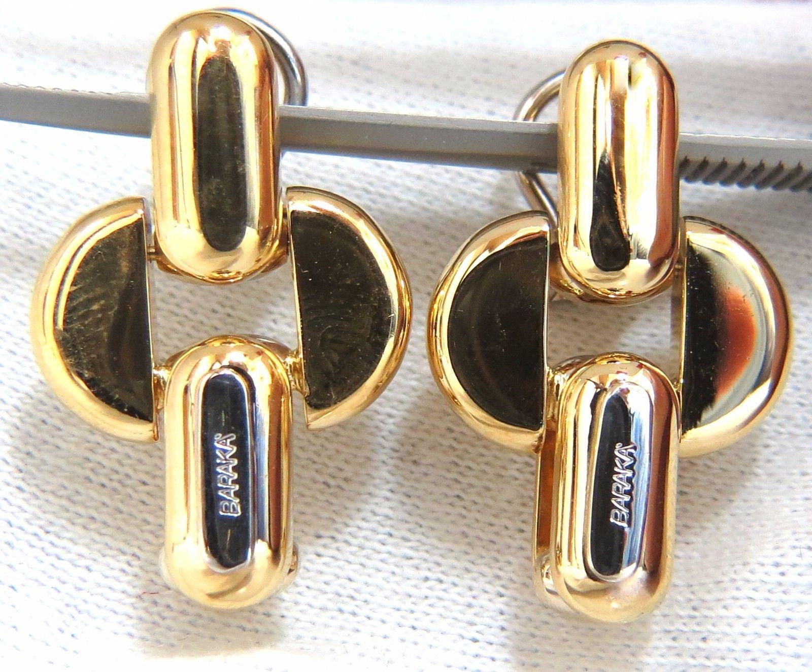Designer: Baraka

Pendulum Single Bearing Dangling earrings.

Diameter of Earrings:

1.1 inch long & .77 inch wide

13.2 grams.

Earrings are gorgeous made

18kt yellow gold 