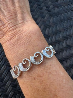 Bracelet en or blanc 14Kt avec tourbillon de diamants AV 2.84 cttw