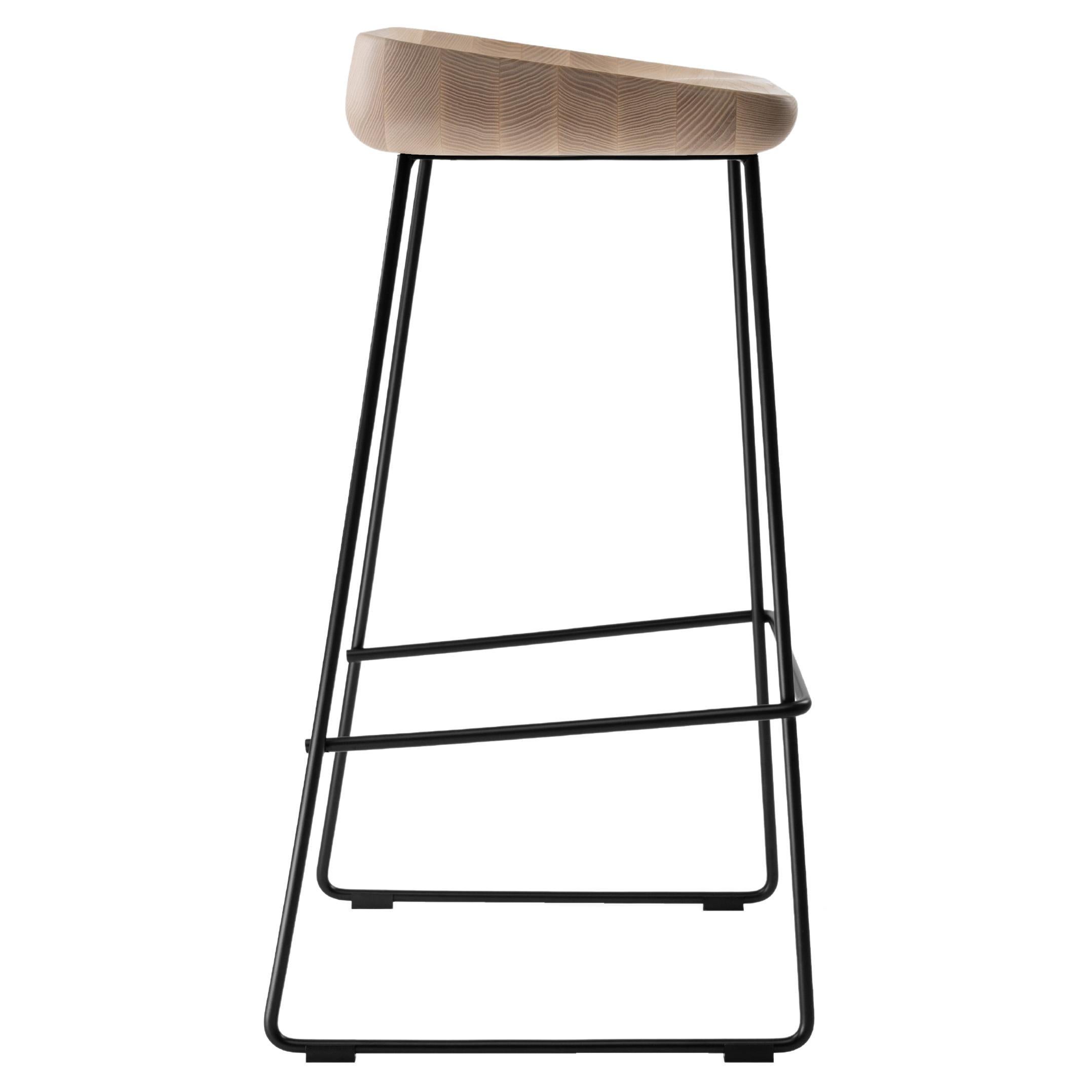 Sgabello da bar Wave con seduta in legno massiccio Oak e struttura in acciaio in vendita