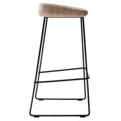 Taburete de bar Wave con asiento de madera maciza de roble y estructura de acero