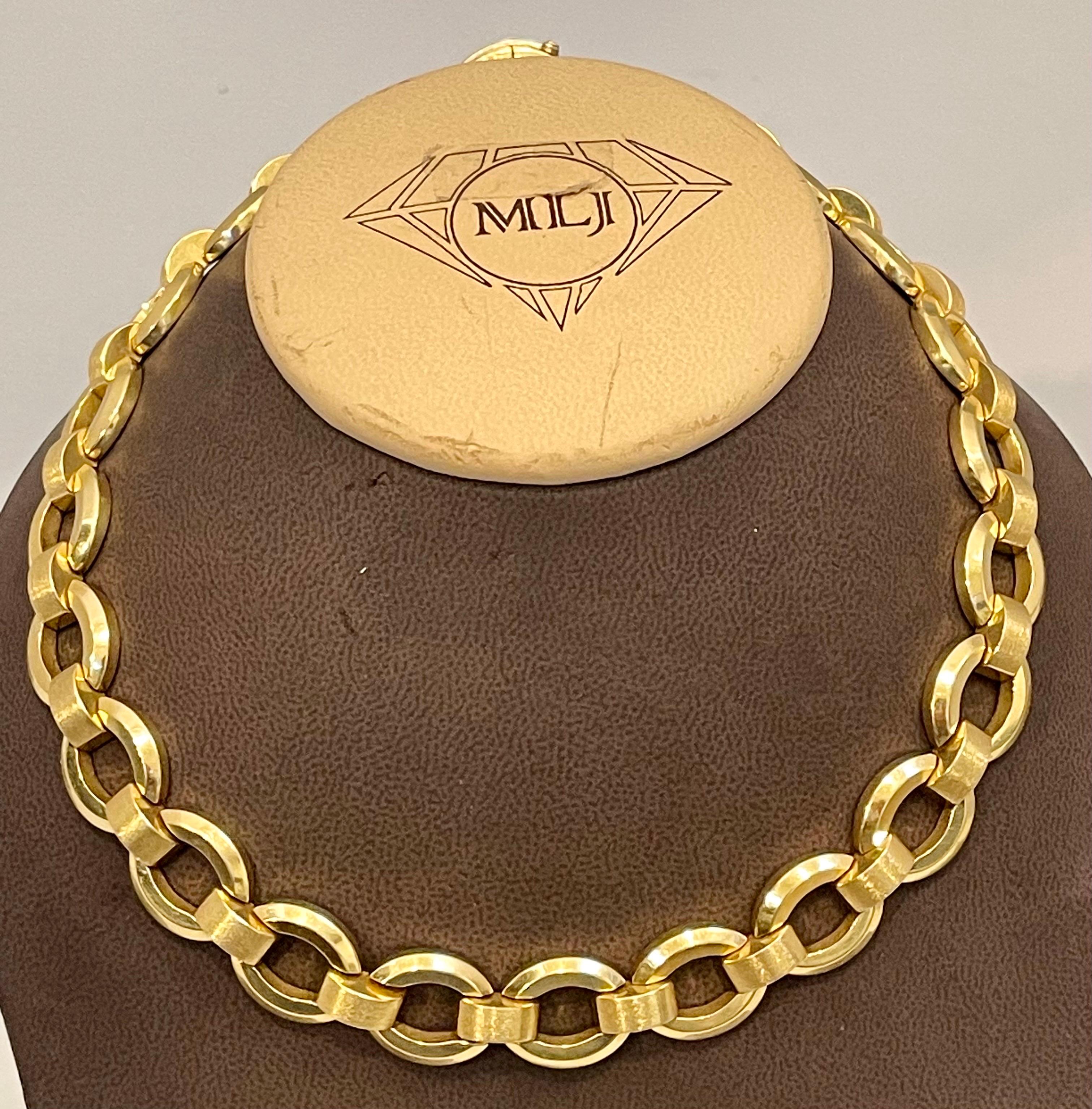 Designer Biffy's Italian Vintage 18 Karat Yellow Gold  Oval Link Necklace In Excellent Condition For Sale In New York, NY