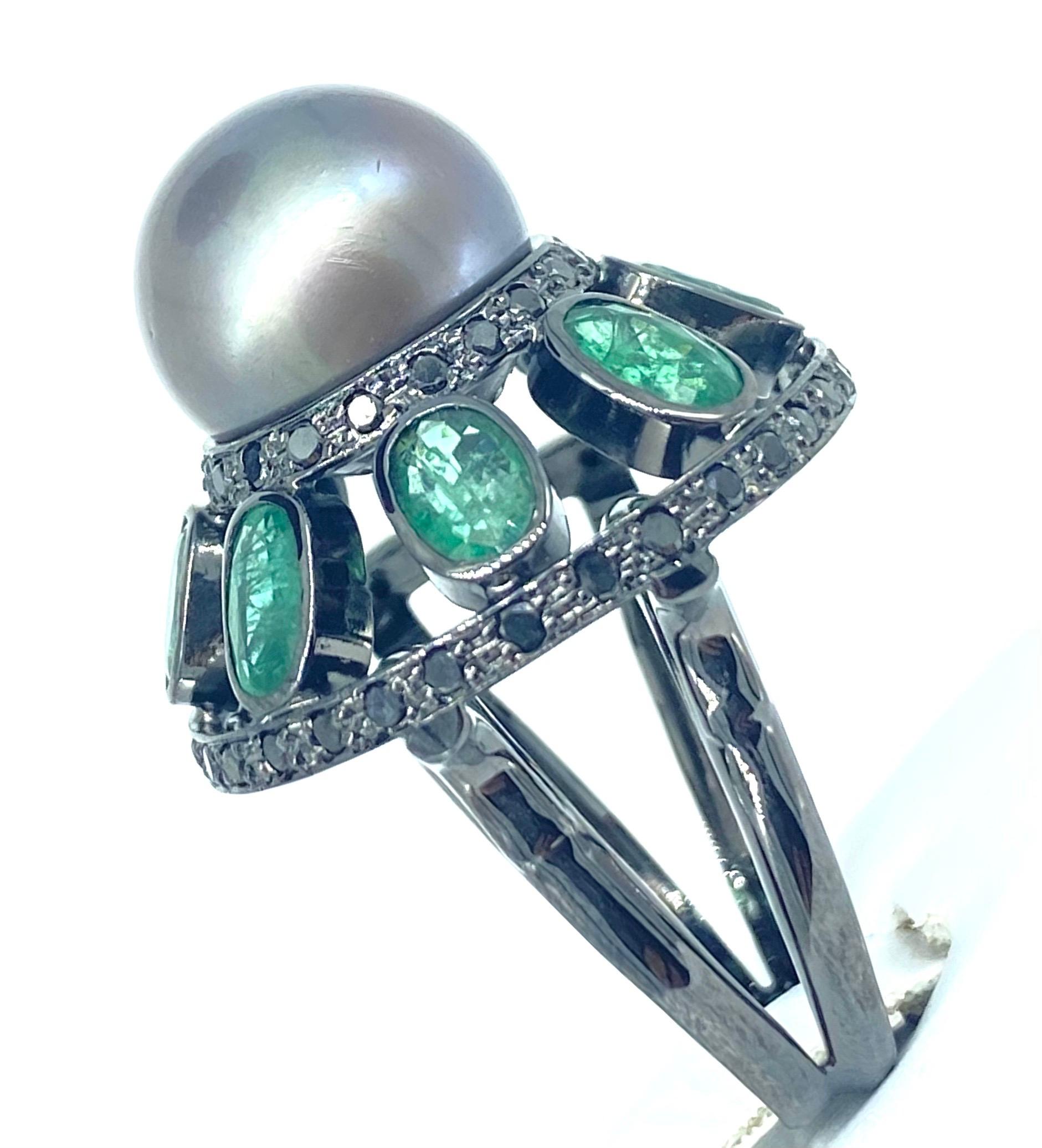 Designer 12.5mm Pearl, Black Diamonds & Green Emeralds Ballerina Black Gold Ring
This ring is a unique and wearable Piece of art.
The center south sea Pearl measures 12.5mm and surrounded by green oval cut emeralds at approx 6.50 carats and black