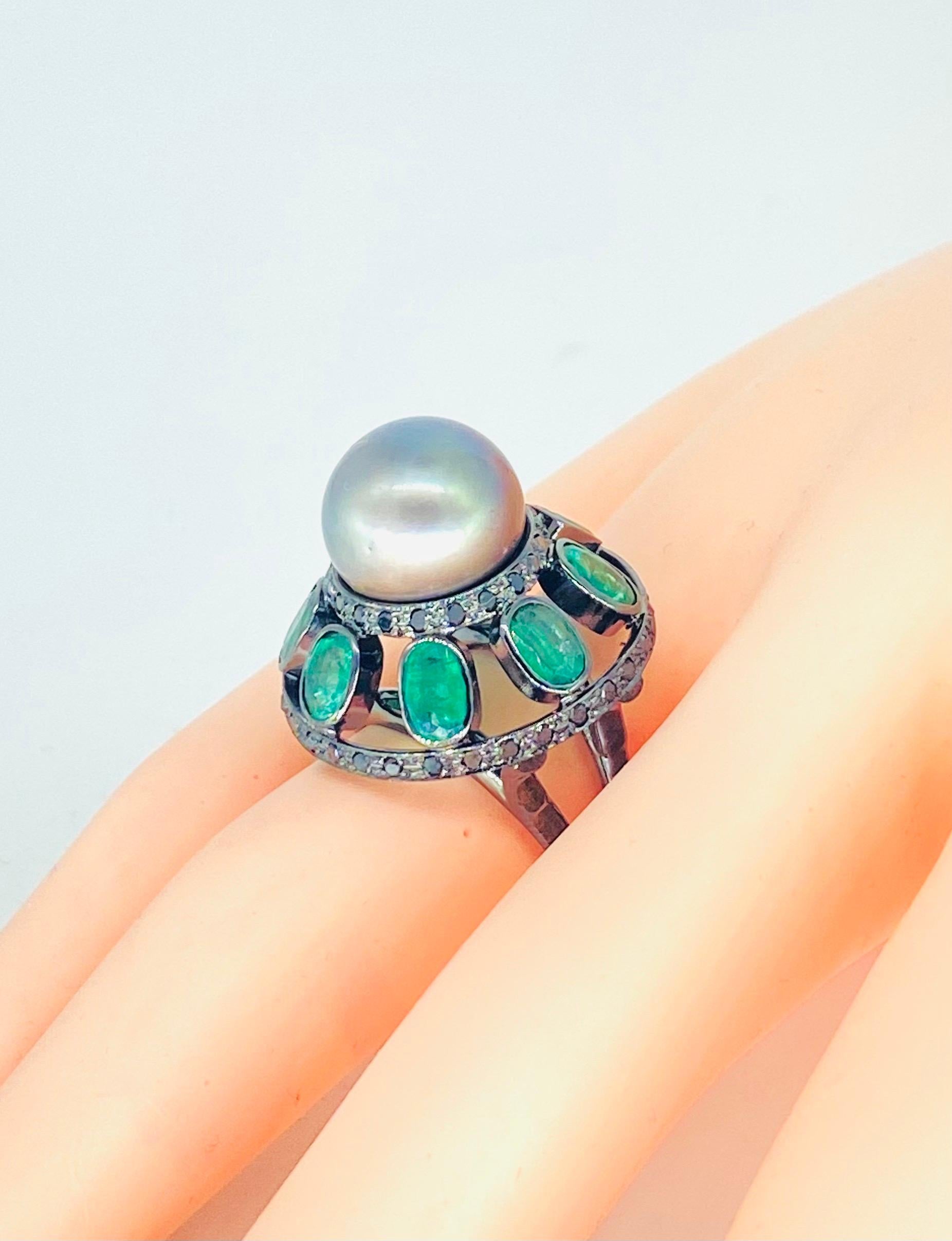 Women's Designer Big Pearl 8.50 Carat Emerald & Black Diamonds Ballerina Black Gold Ring For Sale