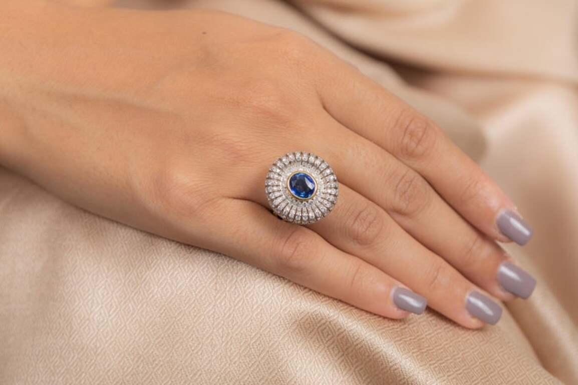 En vente :  Bague cocktail de créateur en or jaune massif 18 carats, saphir bleu et diamant 12