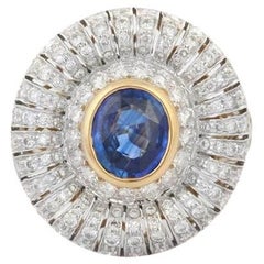 Anillo de cóctel de zafiro azul y diamantes de diseño en oro amarillo macizo de 18k