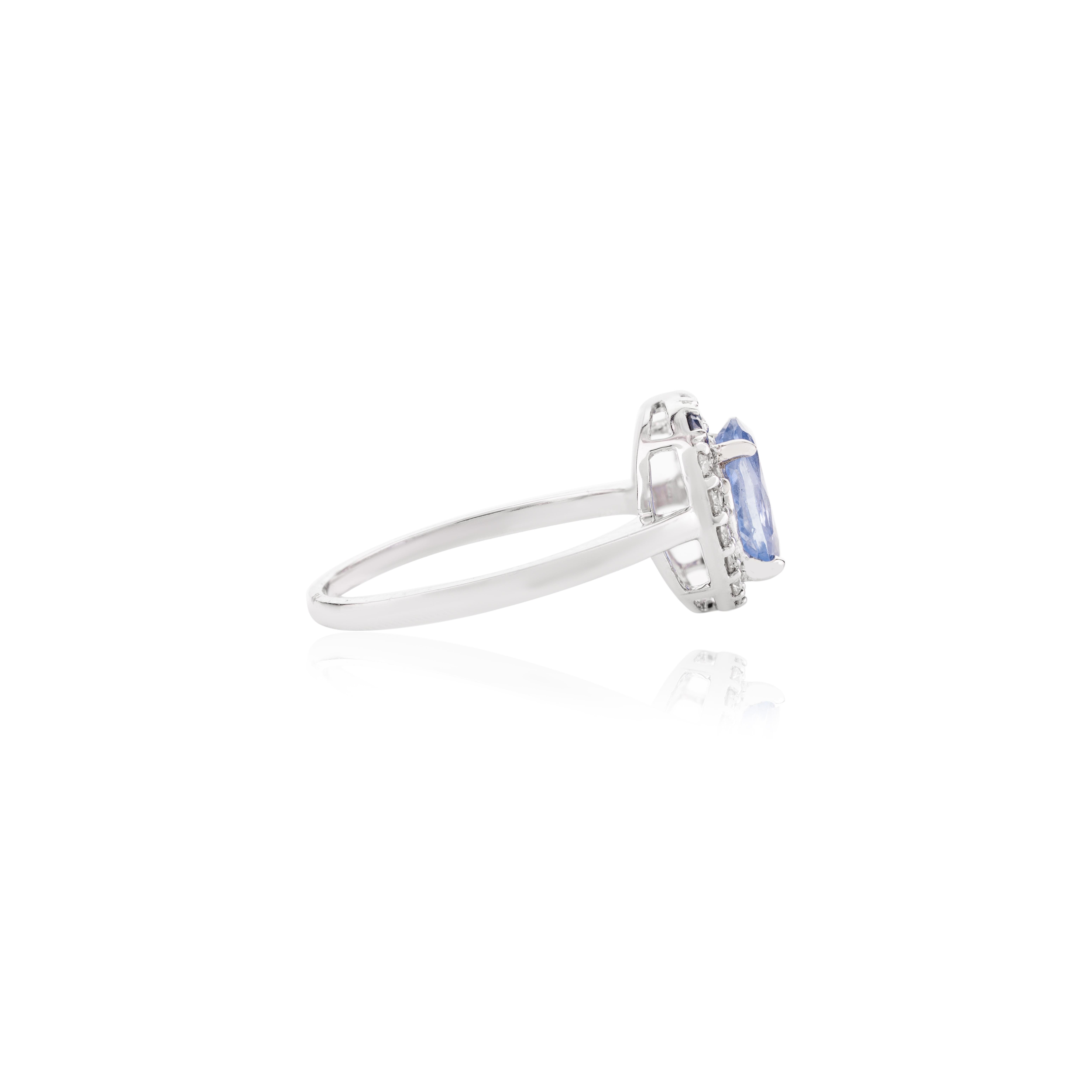 Im Angebot: Designer Verlobungsring mit blauem Saphir und Diamant aus massivem 14k Weißgold () 7