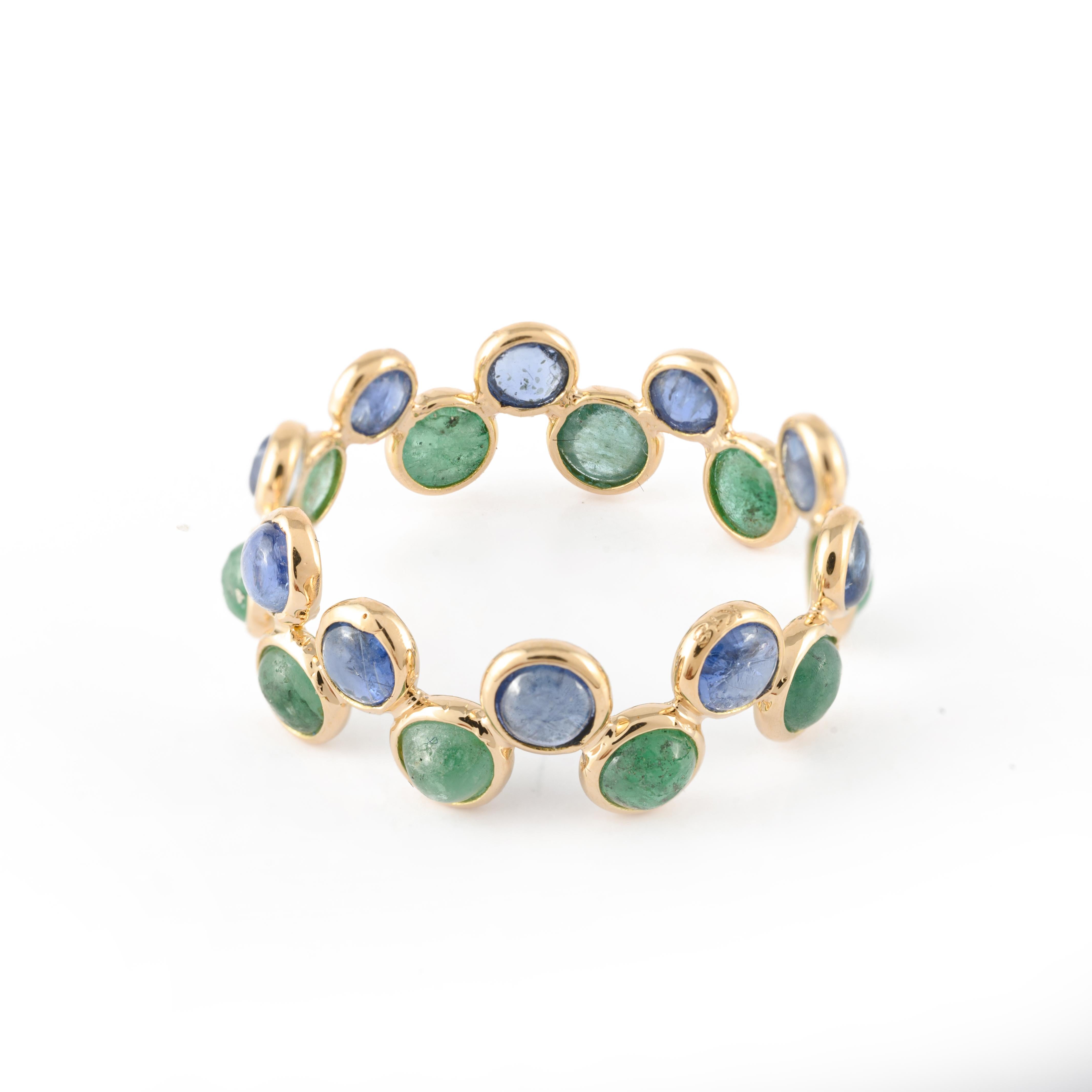 Im Angebot: Designer-Eternity-Ring aus 18 Karat Gelbgold mit blauem Saphir und Smaragd () 5
