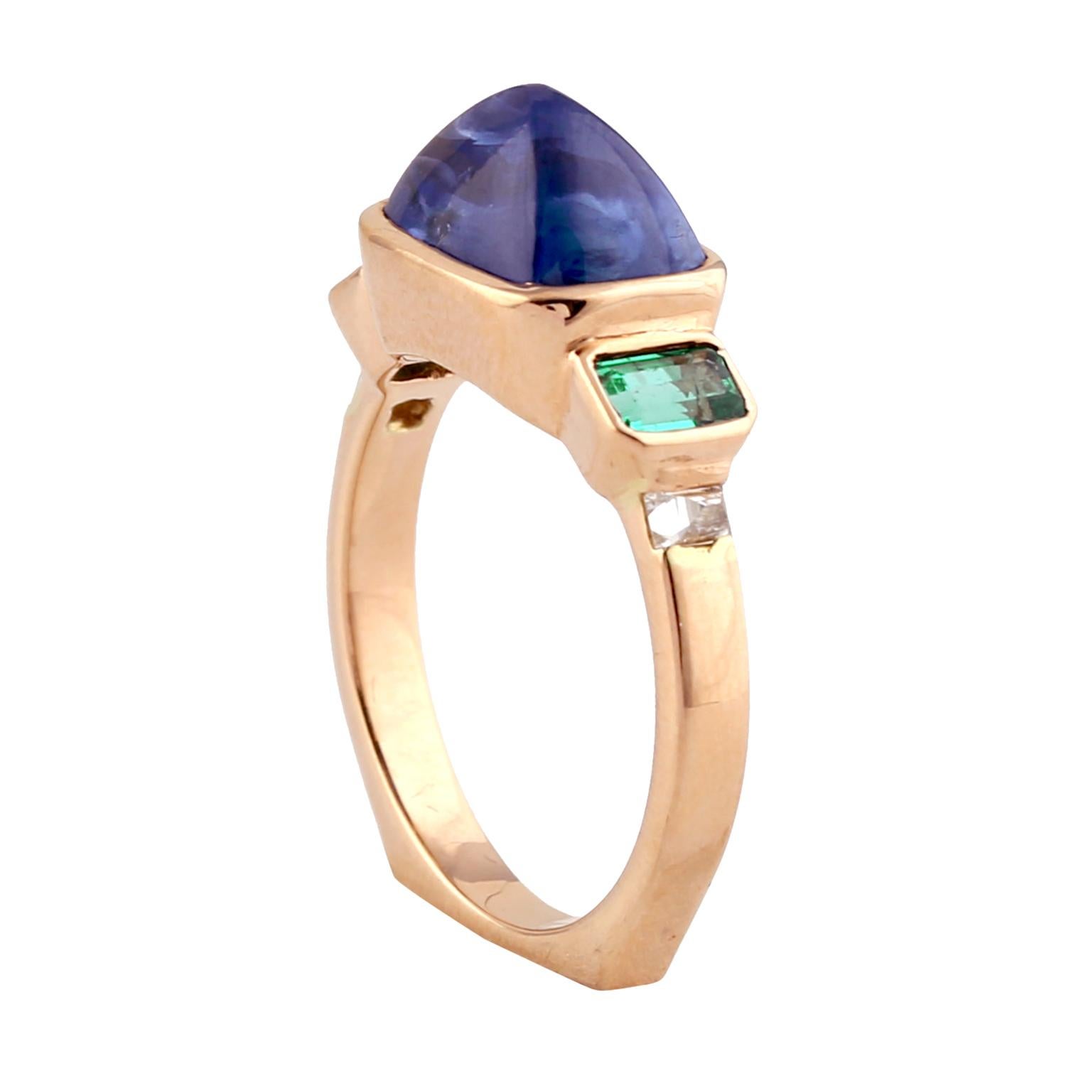 18 Karat Gelbgold-Ring mit blauem Saphir und Diamanten besetzt (Cabochon)