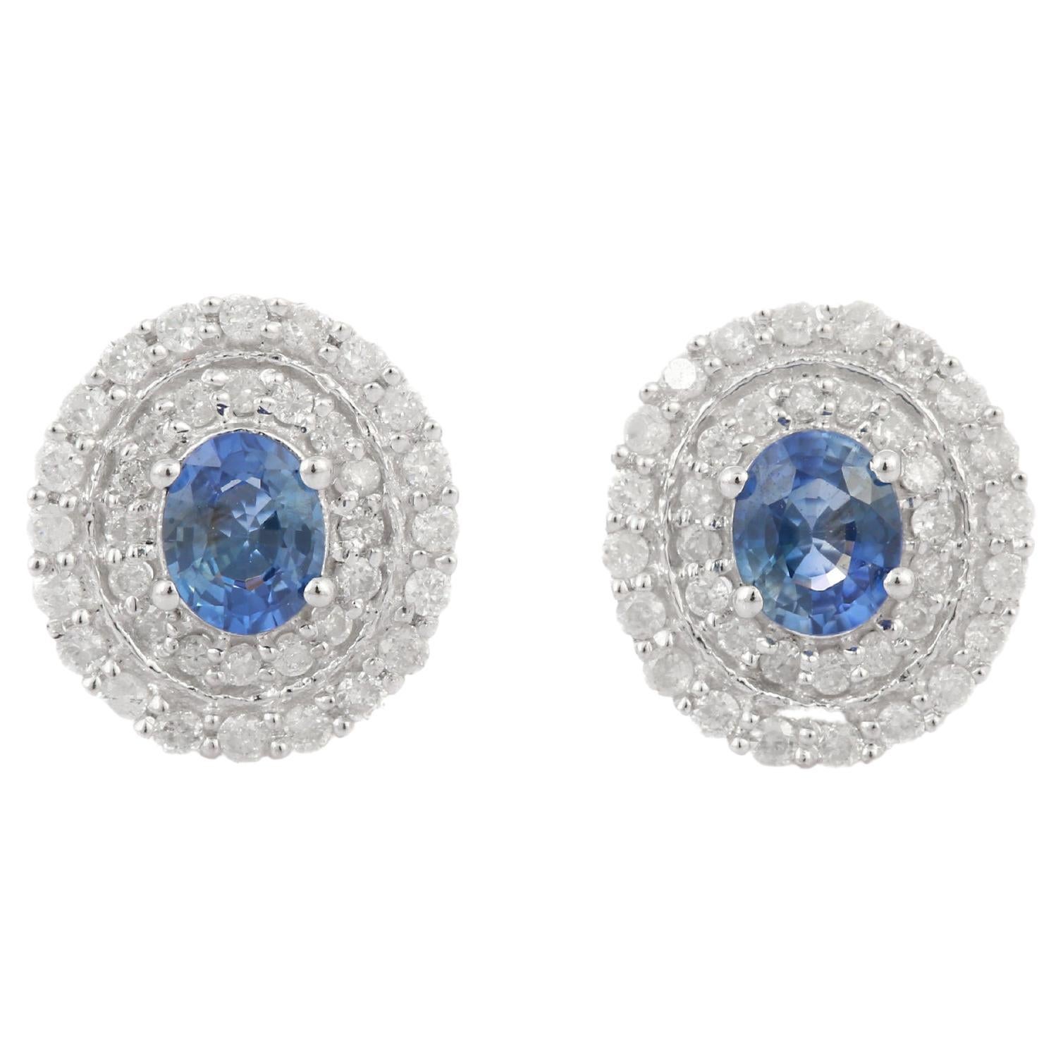 Pendientes de zafiro azul de diseño con halo de diamantes en oro blanco de 14 quilates