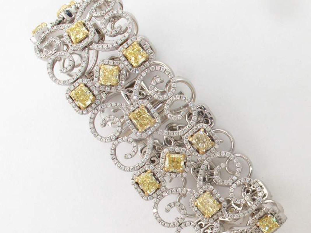 Bracelet de créateur avec diamants jaunes fantaisie et diamants taille coussin.  D21.81ct.t.w. Neuf - En vente à Los Angeles, CA