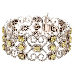 Bracelet de créateur avec diamants jaunes fantaisie et diamants taille coussin.  D21.81ct.t.w.