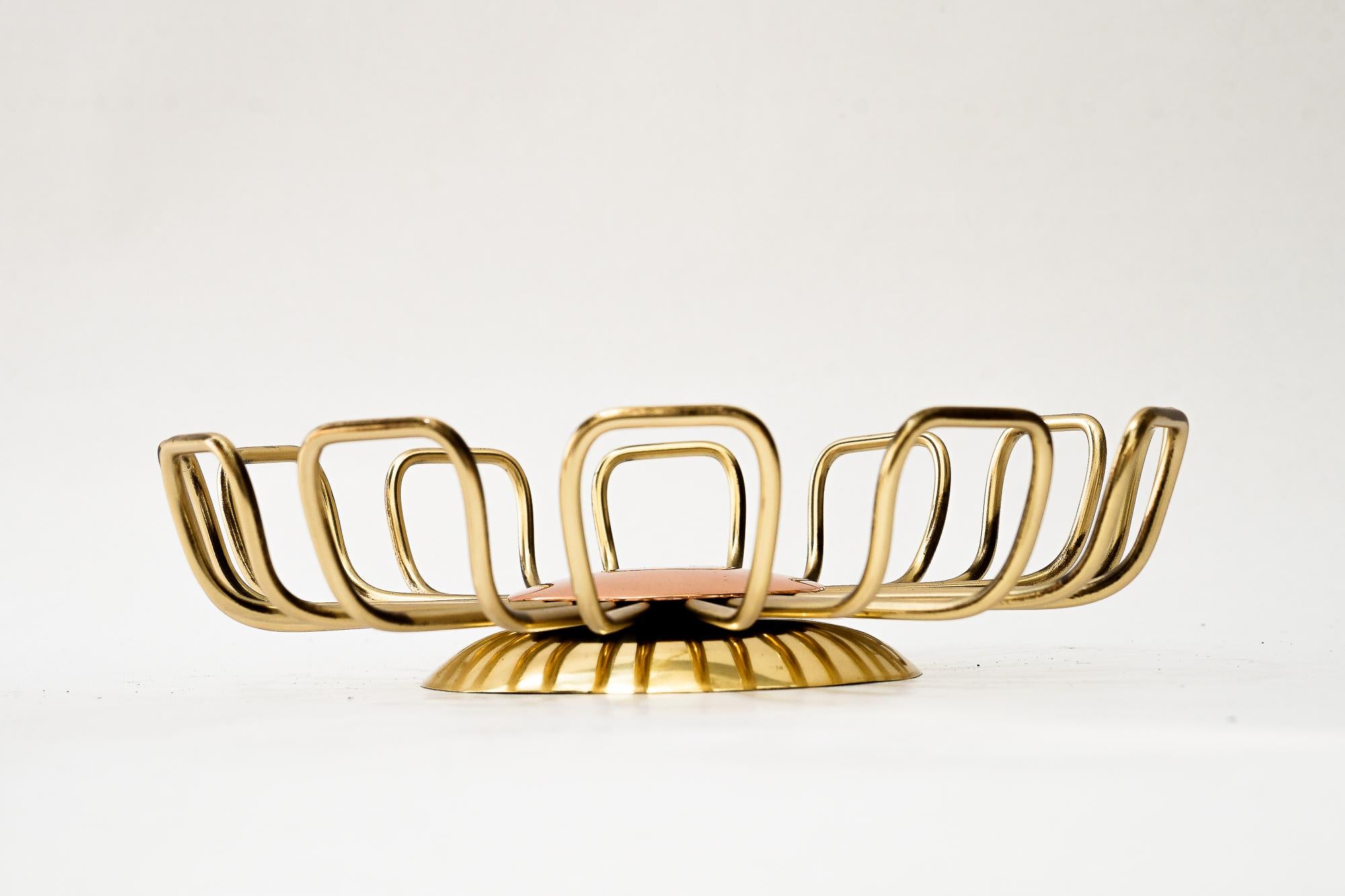 Bol à pain design viennois vers les années 1950
Polis et émaillés au four