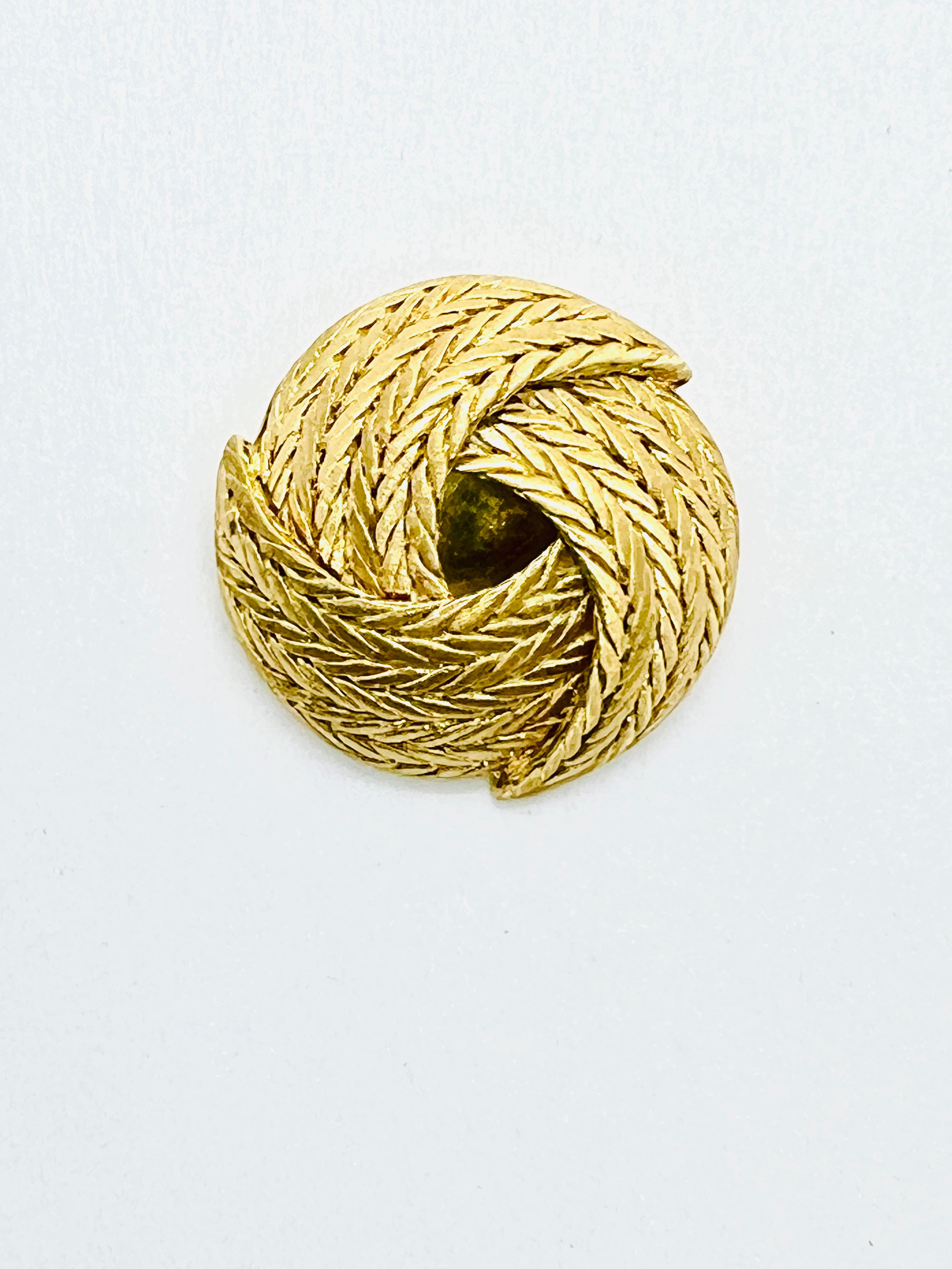 Artist Designer Buccellati 18K yellow Gold 32mm Round woven basket weave brooch For Sale
