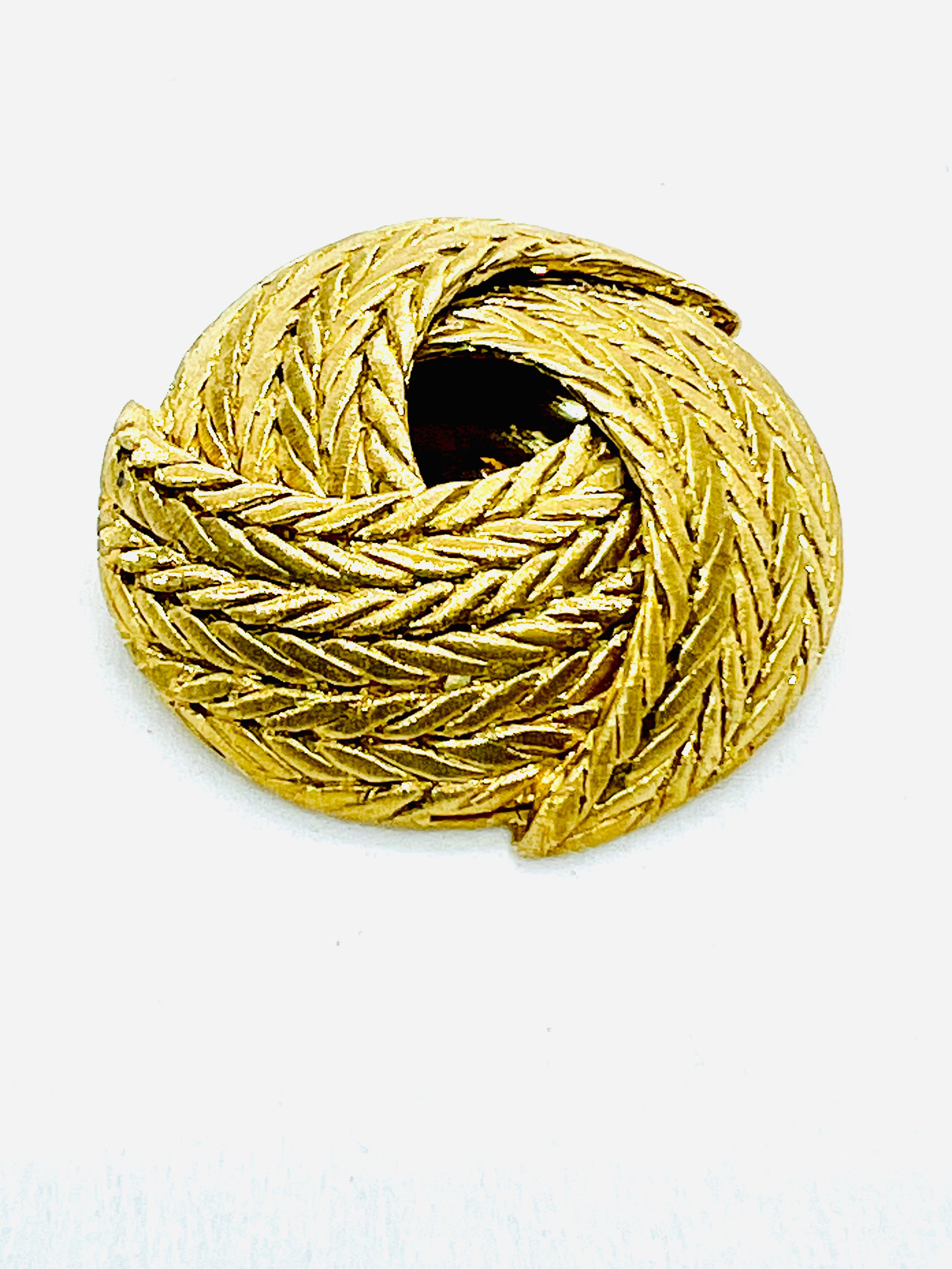 Women's or Men's Designer Buccellati 18K yellow Gold 32mm Round woven basket weave brooch For Sale