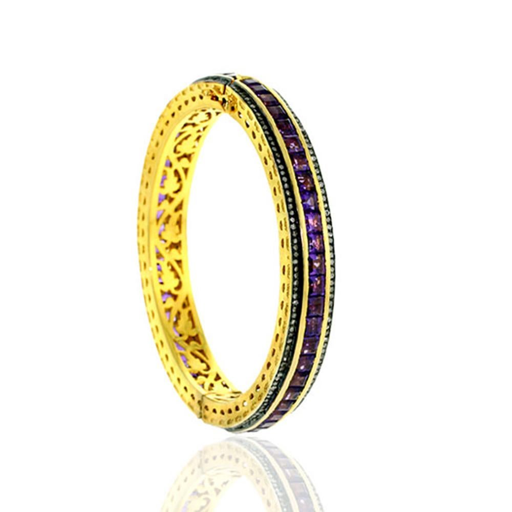 Moderne Bracelet jonc en or 14 carats avec améthyste sertie en bande et bordures en diamants en vente