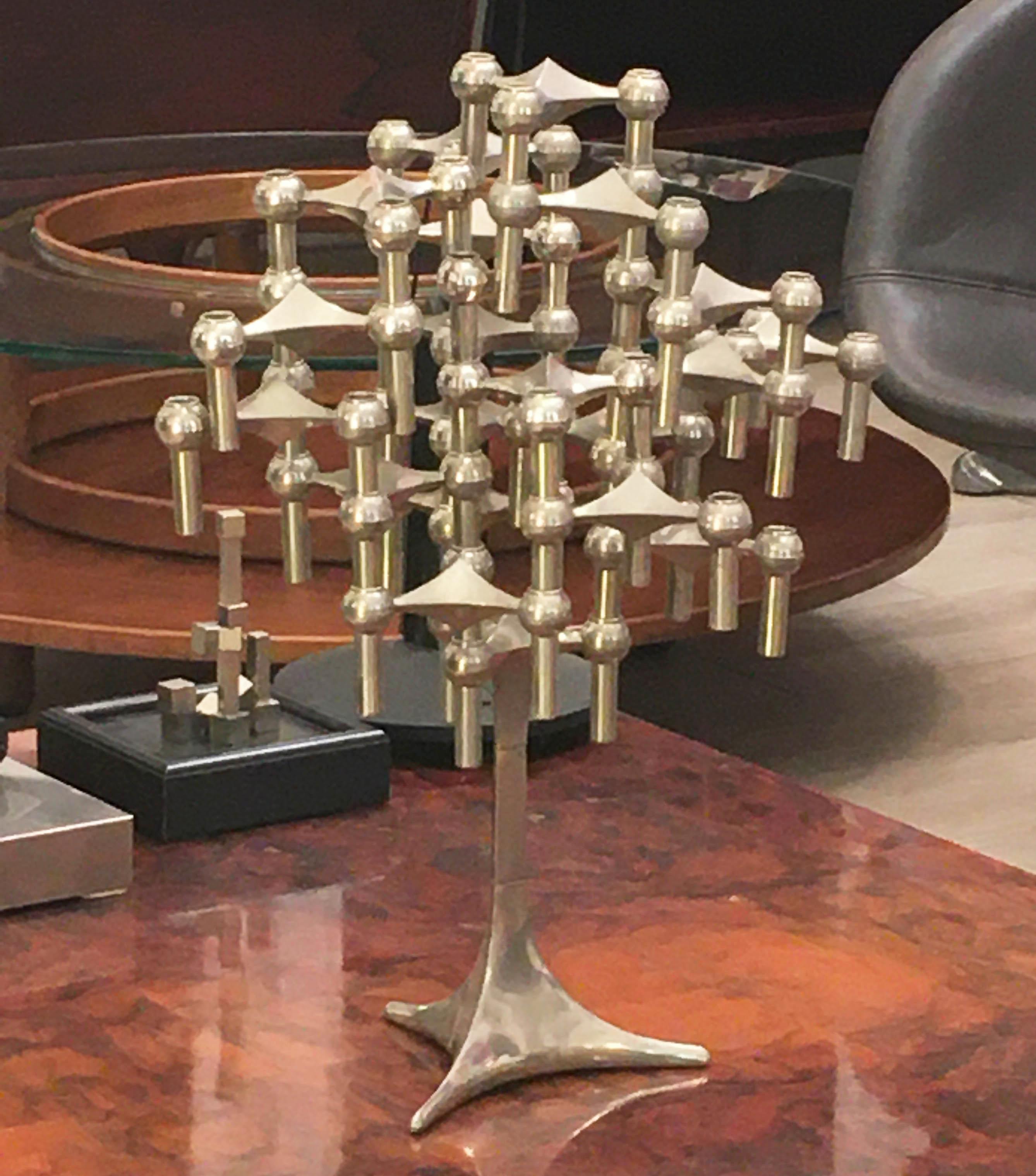 This huge set of 19 high class modular stacking candleholders (plus one base bowl), offers you a unlimited variety of table decorations.
They were made of chromed steel by BMF Nagel.
Design Caesar Stoffi and Fritz Nagel 1960s-1970s
The overall