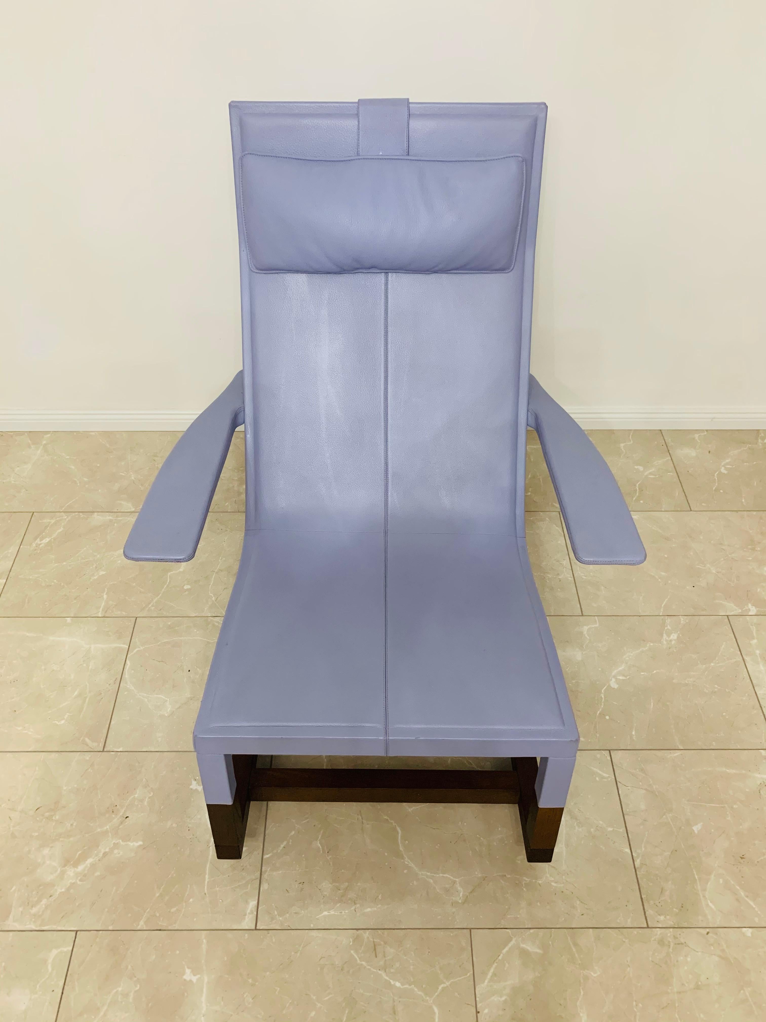 Moderne Exceptionnelle chaise de designer en cuir bleu clair Poltrona Frau Don''Do  en vente