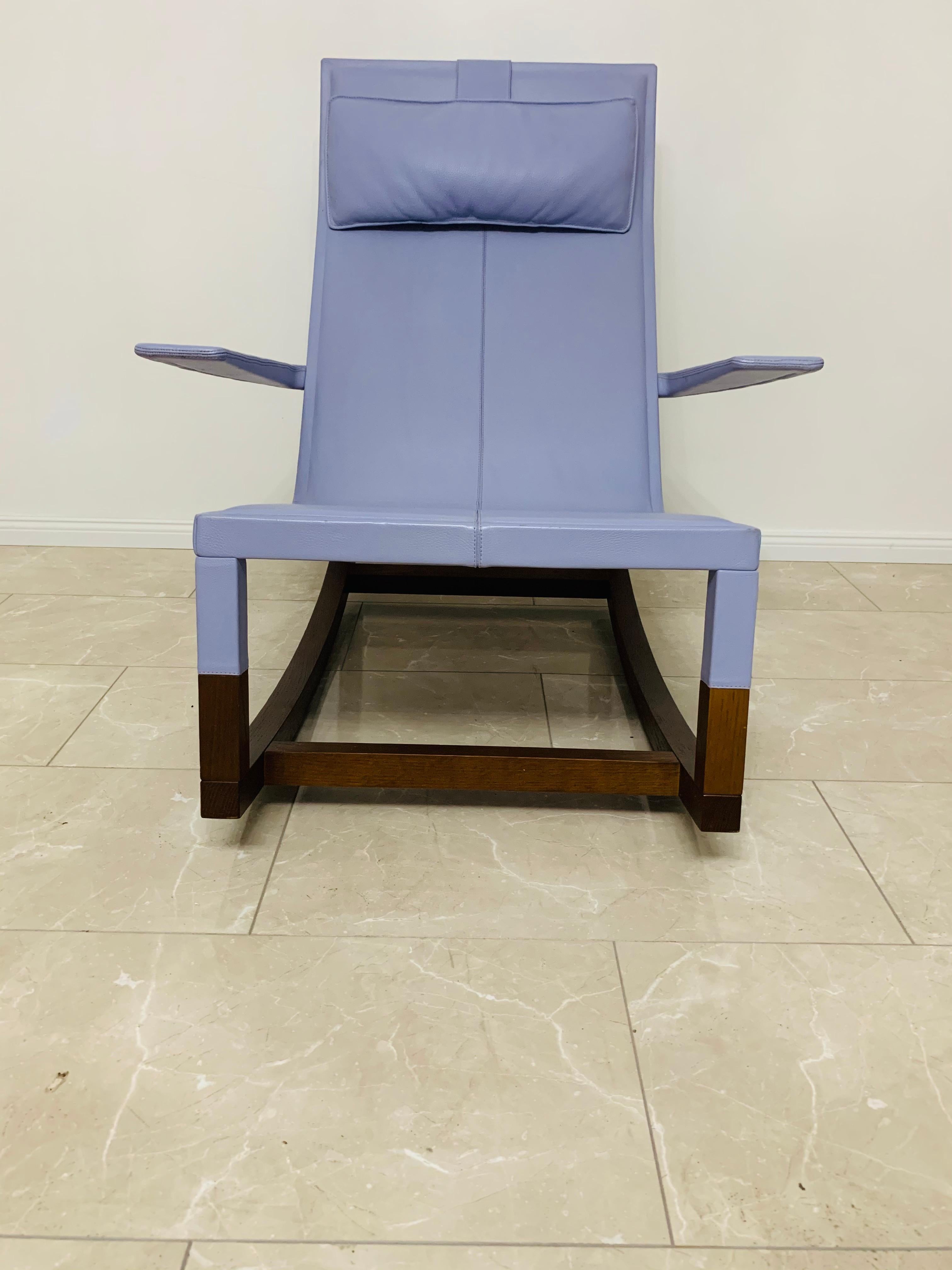 italien Exceptionnelle chaise de designer en cuir bleu clair Poltrona Frau Don''Do  en vente