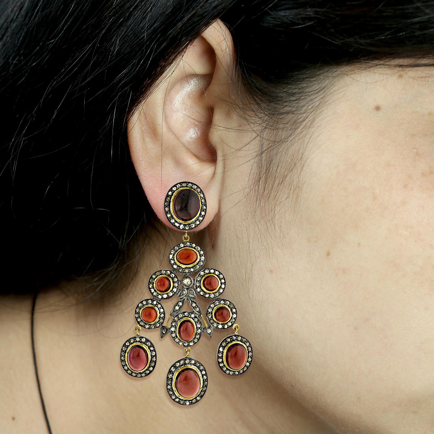 This designer Chandelier Cabochon Garnet and diamond Earring in Gold and Silver is lovely and very charming.

18kt gold:9.17gms
Diamond:7.28ct
Silver:11.73gms
Garnet:54.10cts
