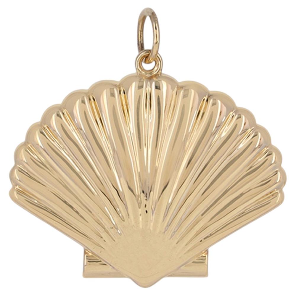 Designer Charm Solid 14k Yellow Gold Gold Large Shell Pendant Fine Jewelry For Sale